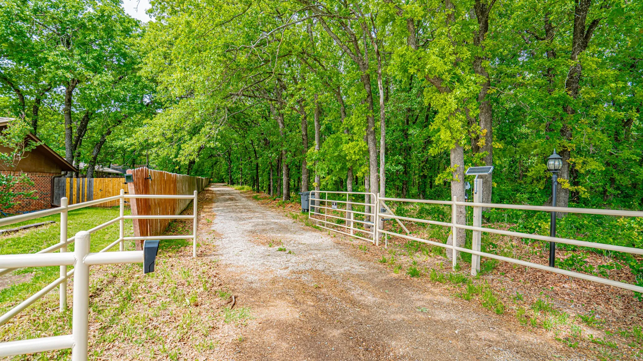Single Family Residence For Sale in Hood County , 6520 Fall Creek Highway, Granbury, Texas 76049, 4 Bedroom, 3 Bathroom, 2 Garage spaces, 3,215 Sqft, built in 1993, Preowned, mls#21250060, Real Estate Agent in Granbury, Homes For Sale in Hood county, Homes For Sale in Granbury, Realtor in Granbury Texas, Real Estate Brokerage Independent Realty Texas, Luminita Cordes Realtor