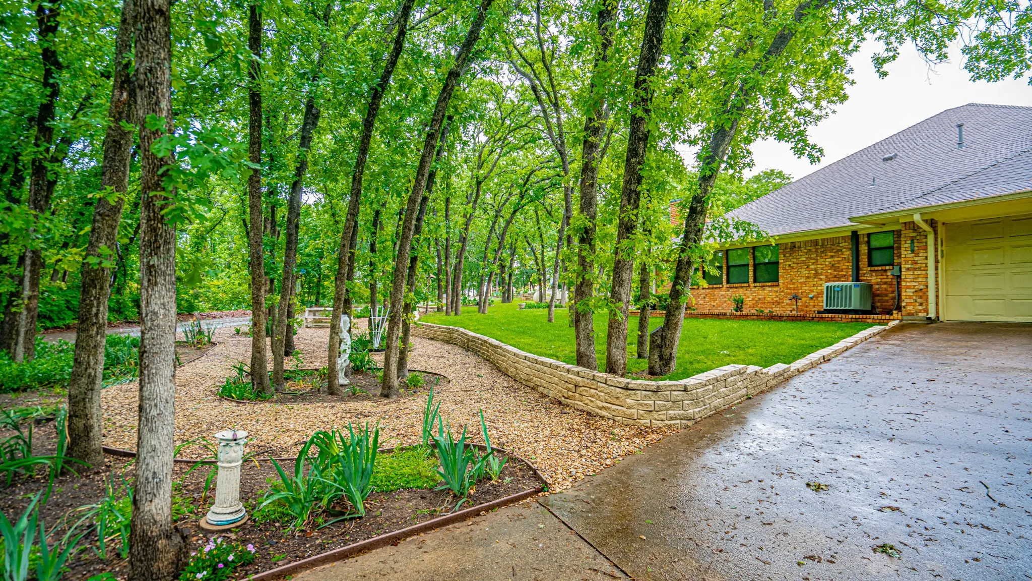 Single Family Residence For Sale in Hood County , 6520 Fall Creek Highway, Granbury, Texas 76049, 4 Bedroom, 3 Bathroom, 2 Garage spaces, 3,215 Sqft, built in 1993, Preowned, mls#21250060, Real Estate Agent in Granbury, Homes For Sale in Hood county, Homes For Sale in Granbury, Realtor in Granbury Texas, Real Estate Brokerage Independent Realty Texas, Luminita Cordes Realtor