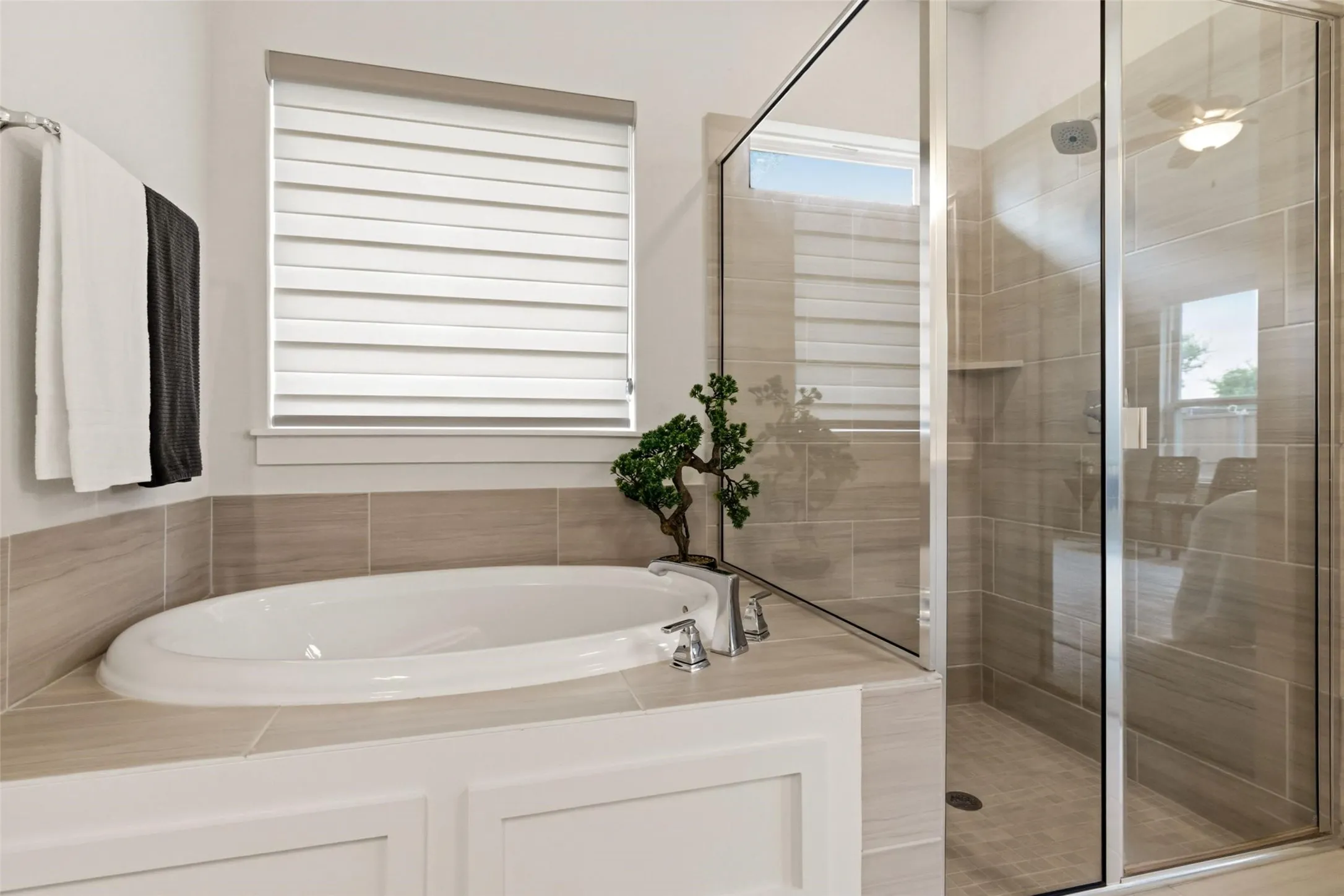 Single Family Residence For Sale in Collin County , 10404 Smarty Jones Street, Frisco, Texas 75035, 4 Bedroom, 4 Bathroom, 3 Garage spaces, 3,727 Sqft, built in 2019, Preowned, mls#21250496, Real Estate Agent in Frisco, Homes For Sale in Collin county, Homes For Sale in Frisco, Realtor in Frisco Texas, Real Estate Brokerage Independent Realty Texas, Luminita Cordes Realtor
