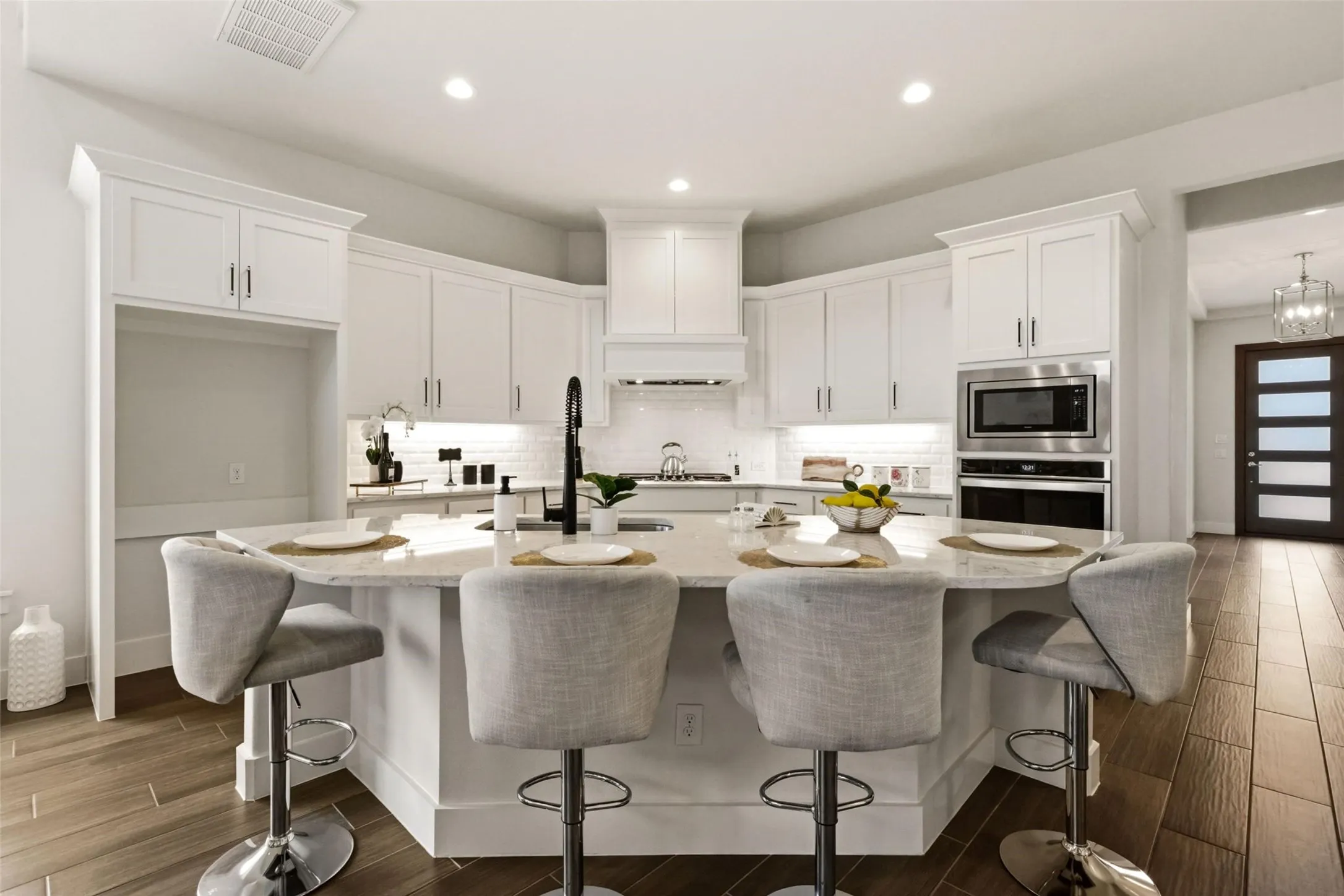 Single Family Residence For Sale in Collin County , 10404 Smarty Jones Street, Frisco, Texas 75035, 4 Bedroom, 4 Bathroom, 3 Garage spaces, 3,727 Sqft, built in 2019, Preowned, mls#21250496, Real Estate Agent in Frisco, Homes For Sale in Collin county, Homes For Sale in Frisco, Realtor in Frisco Texas, Real Estate Brokerage Independent Realty Texas, Luminita Cordes Realtor