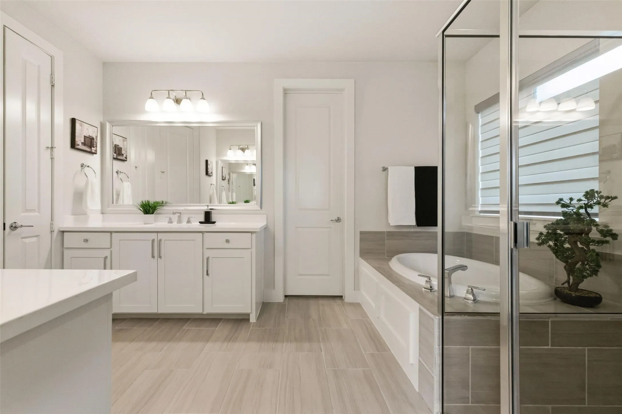 Single Family Residence For Sale in Collin County , 10404 Smarty Jones Street, Frisco, Texas 75035, 4 Bedroom, 4 Bathroom, 3 Garage spaces, 3,727 Sqft, built in 2019, Preowned, mls#21250496, Real Estate Agent in Frisco, Homes For Sale in Collin county, Homes For Sale in Frisco, Realtor in Frisco Texas, Real Estate Brokerage Independent Realty Texas, Luminita Cordes Realtor