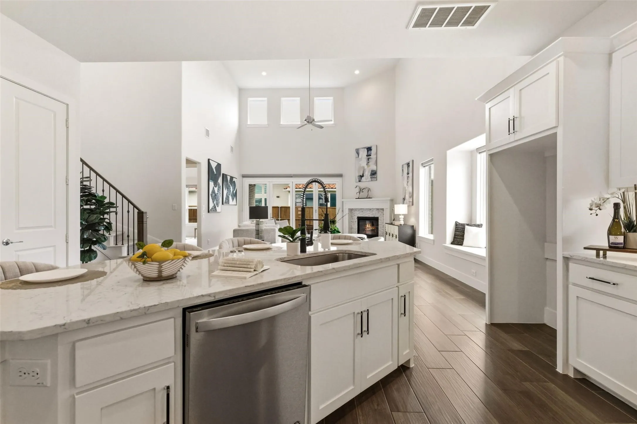Single Family Residence For Sale in Collin County , 10404 Smarty Jones Street, Frisco, Texas 75035, 4 Bedroom, 4 Bathroom, 3 Garage spaces, 3,727 Sqft, built in 2019, Preowned, mls#21250496, Real Estate Agent in Frisco, Homes For Sale in Collin county, Homes For Sale in Frisco, Realtor in Frisco Texas, Real Estate Brokerage Independent Realty Texas, Luminita Cordes Realtor