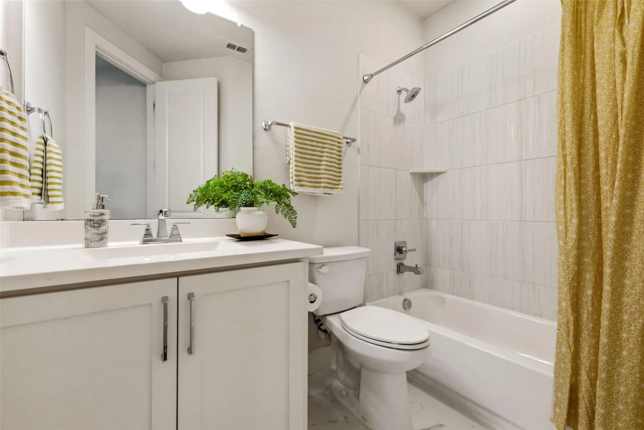 Single Family Residence For Sale in Collin County , 10404 Smarty Jones Street, Frisco, Texas 75035, 4 Bedroom, 4 Bathroom, 3 Garage spaces, 3,727 Sqft, built in 2019, Preowned, mls#21250496, Real Estate Agent in Frisco, Homes For Sale in Collin county, Homes For Sale in Frisco, Realtor in Frisco Texas, Real Estate Brokerage Independent Realty Texas, Luminita Cordes Realtor