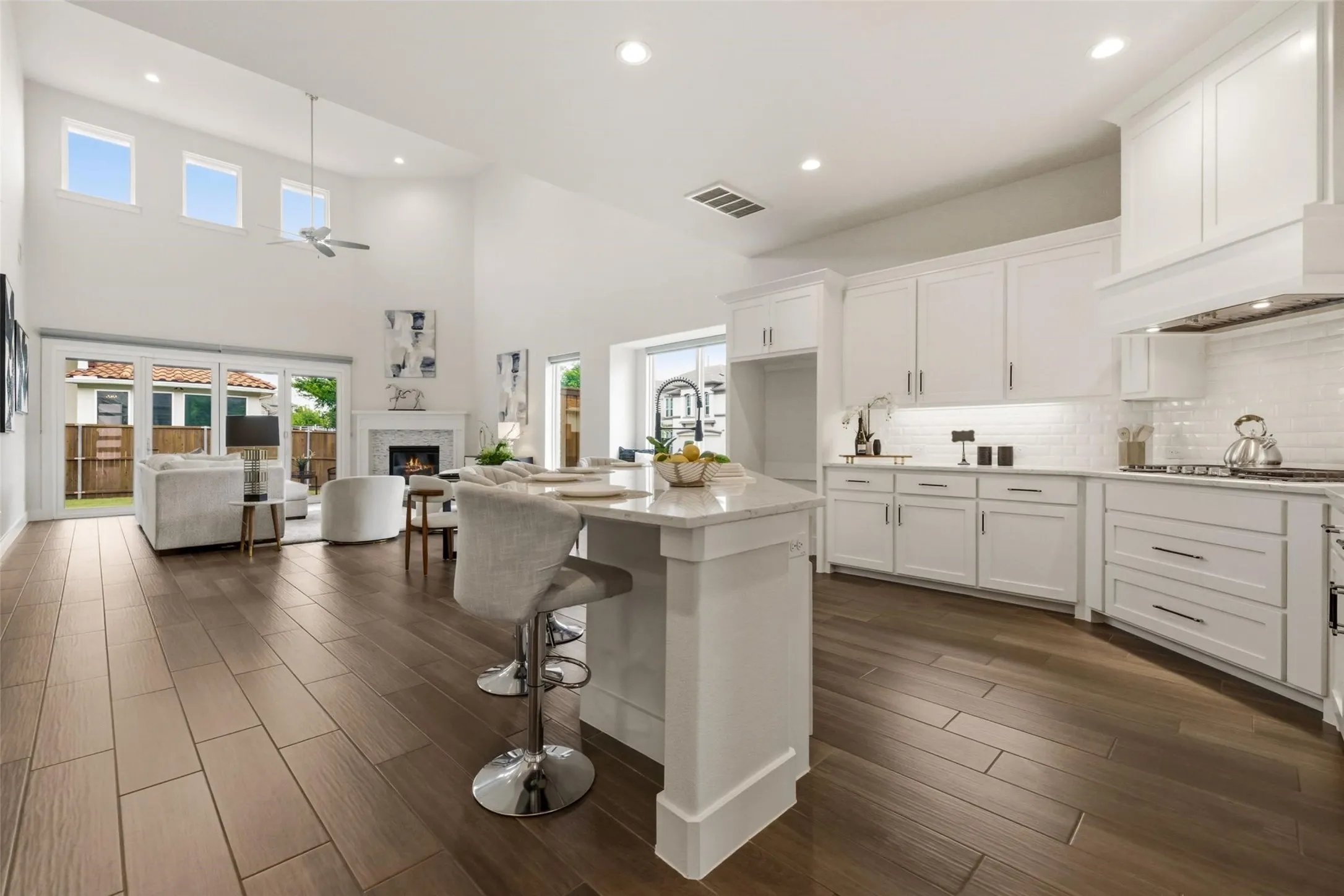 Single Family Residence For Sale in Collin County , 10404 Smarty Jones Street, Frisco, Texas 75035, 4 Bedroom, 4 Bathroom, 3 Garage spaces, 3,727 Sqft, built in 2019, Preowned, mls#21250496, Real Estate Agent in Frisco, Homes For Sale in Collin county, Homes For Sale in Frisco, Realtor in Frisco Texas, Real Estate Brokerage Independent Realty Texas, Luminita Cordes Realtor
