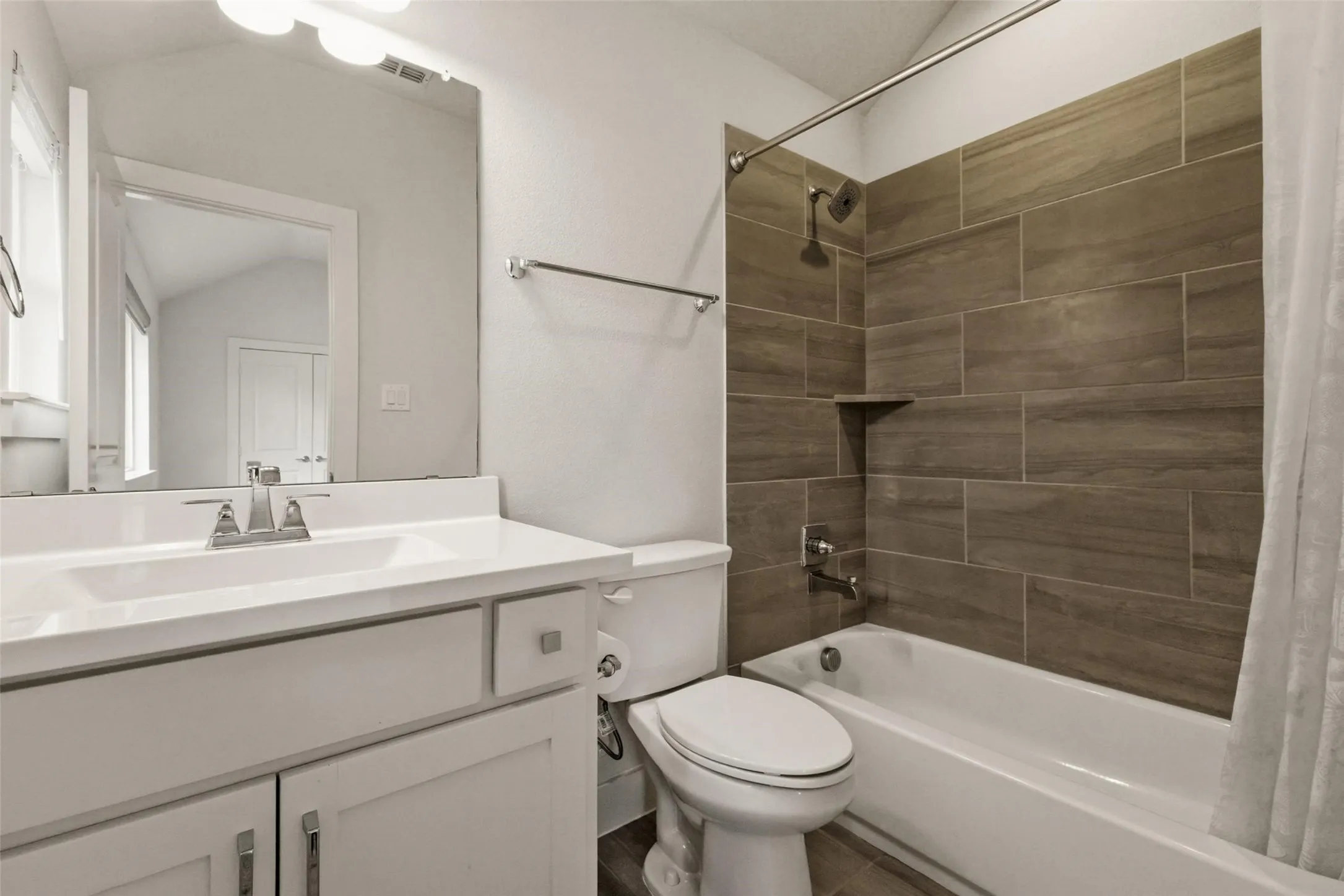 Single Family Residence For Sale in Collin County , 10404 Smarty Jones Street, Frisco, Texas 75035, 4 Bedroom, 4 Bathroom, 3 Garage spaces, 3,727 Sqft, built in 2019, Preowned, mls#21250496, Real Estate Agent in Frisco, Homes For Sale in Collin county, Homes For Sale in Frisco, Realtor in Frisco Texas, Real Estate Brokerage Independent Realty Texas, Luminita Cordes Realtor