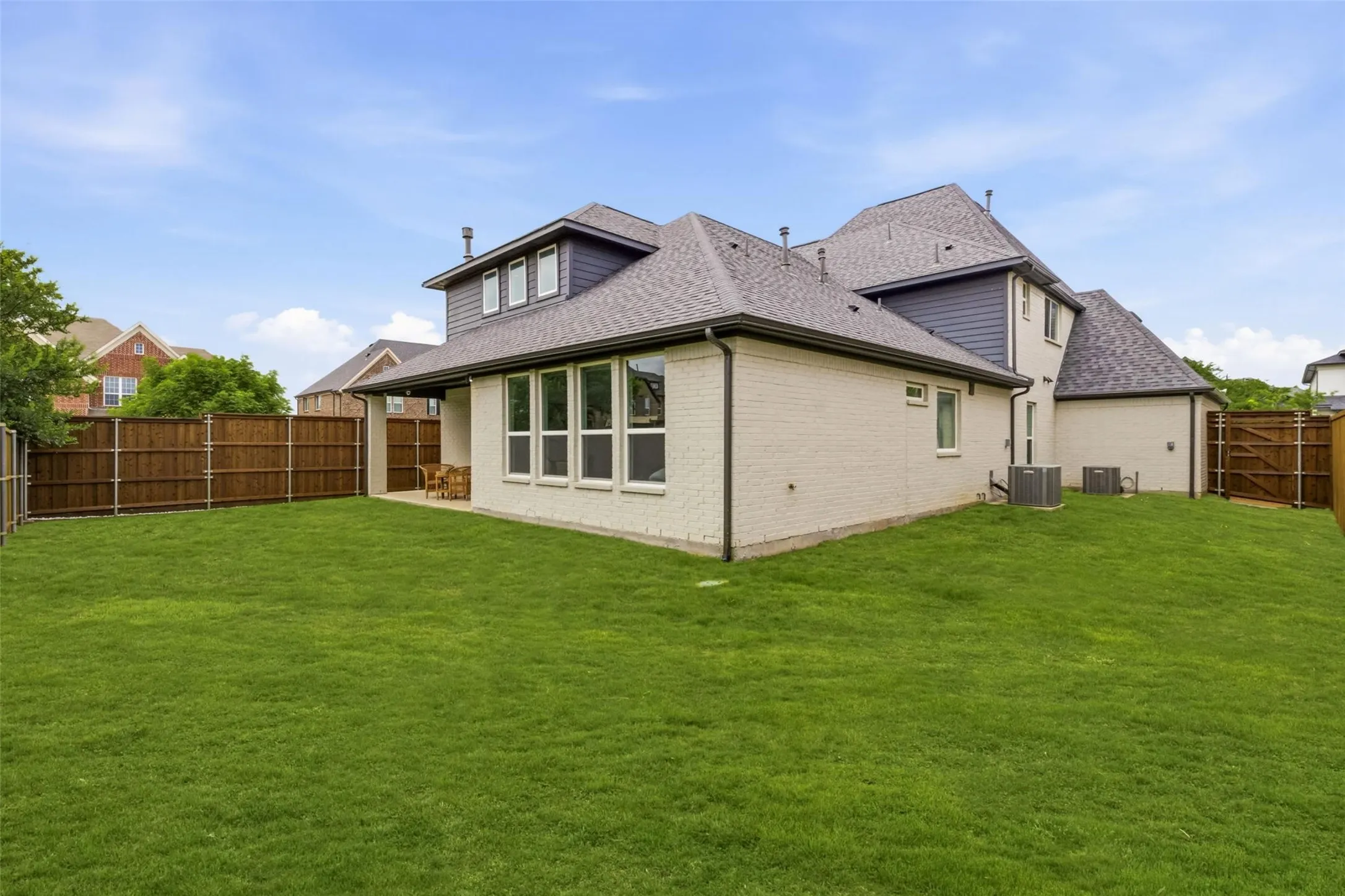 Single Family Residence For Sale in Collin County , 10404 Smarty Jones Street, Frisco, Texas 75035, 4 Bedroom, 4 Bathroom, 3 Garage spaces, 3,727 Sqft, built in 2019, Preowned, mls#21250496, Real Estate Agent in Frisco, Homes For Sale in Collin county, Homes For Sale in Frisco, Realtor in Frisco Texas, Real Estate Brokerage Independent Realty Texas, Luminita Cordes Realtor