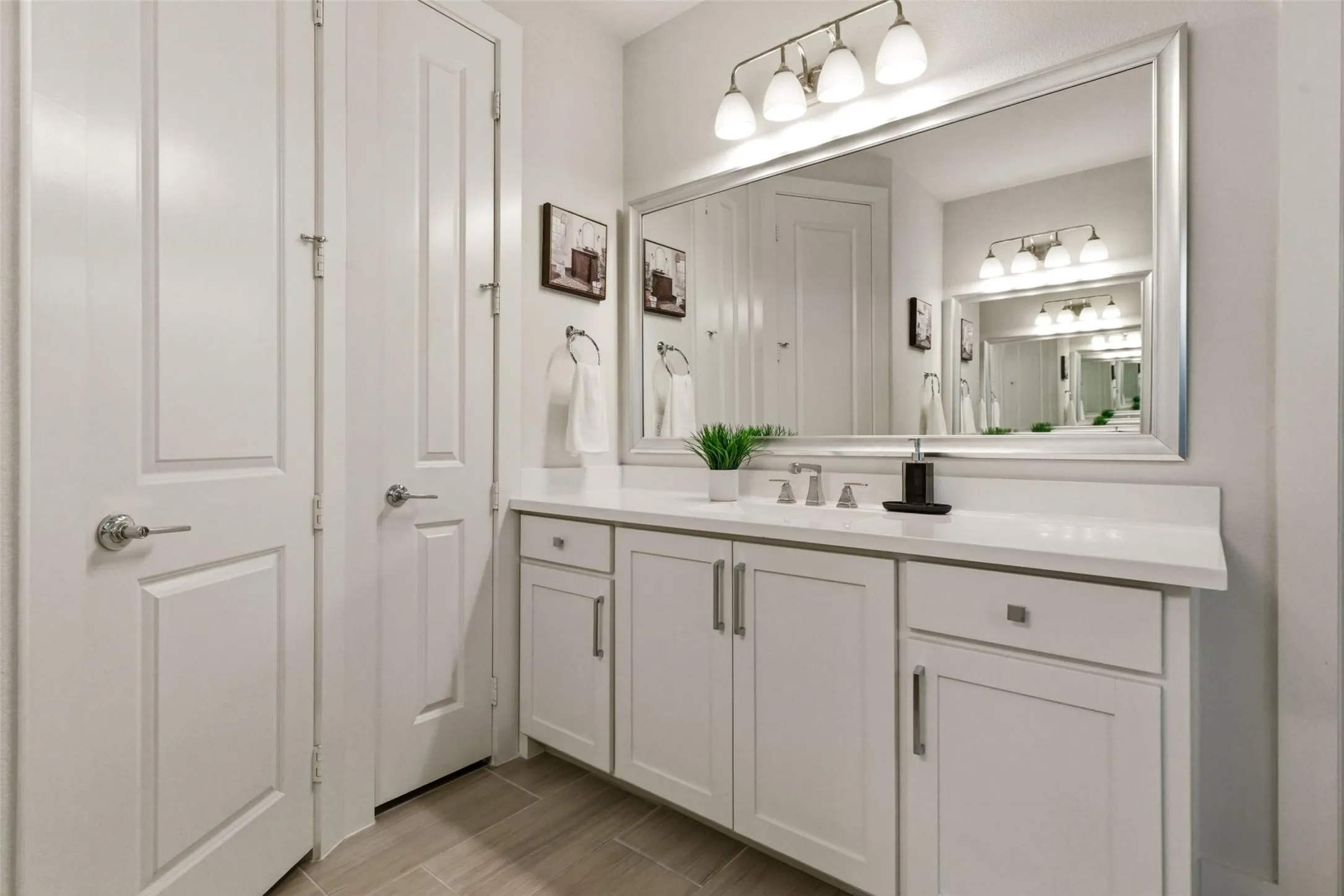 Single Family Residence For Sale in Collin County , 10404 Smarty Jones Street, Frisco, Texas 75035, 4 Bedroom, 4 Bathroom, 3 Garage spaces, 3,727 Sqft, built in 2019, Preowned, mls#21250496, Real Estate Agent in Frisco, Homes For Sale in Collin county, Homes For Sale in Frisco, Realtor in Frisco Texas, Real Estate Brokerage Independent Realty Texas, Luminita Cordes Realtor