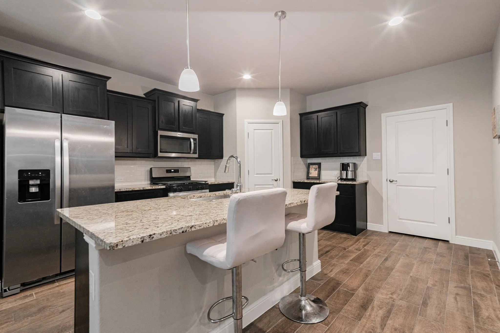 Single Family Residence For Sale in Dallas County , 1229 Windsong Drive, Cedar Hill, Texas 75104, 5 Bedroom, 3 Bathroom, 3 Garage spaces, 3,282 Sqft, built in 2024, mls#21250505, Real Estate Agent in Cedar Hill, Homes For Sale in Dallas county, Homes For Sale in Cedar Hill, Realtor in Cedar Hill Texas, Real Estate Brokerage Independent Realty Texas, Luminita Cordes Realtor