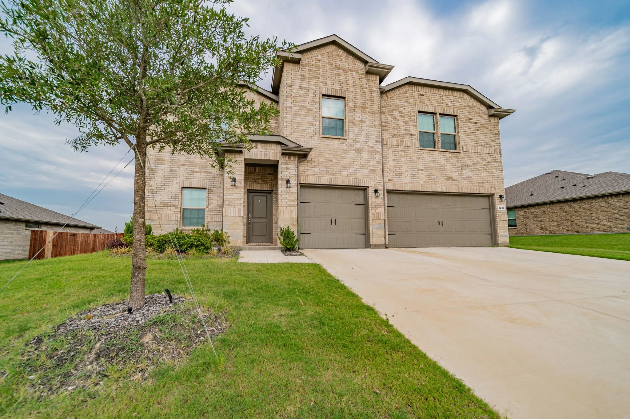 Single Family Residence For Sale in Dallas County , 1229 Windsong Drive, Cedar Hill, Texas 75104, 5 Bedroom, 3 Bathroom, 3 Garage spaces, 3,282 Sqft, built in 2024, mls#21250505, Real Estate Agent in Cedar Hill, Homes For Sale in Dallas county, Homes For Sale in Cedar Hill, Realtor in Cedar Hill Texas, Real Estate Brokerage Independent Realty Texas, Luminita Cordes Realtor