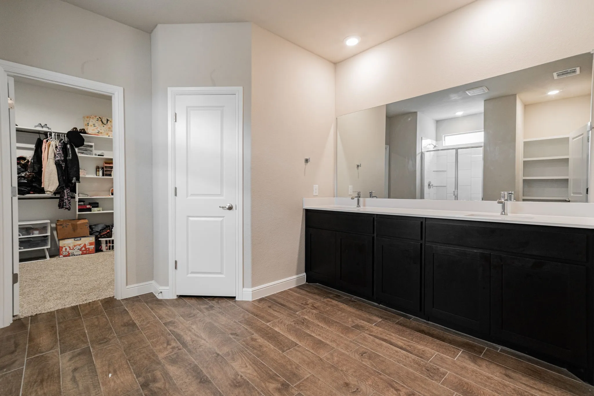 Single Family Residence For Sale in Dallas County , 1229 Windsong Drive, Cedar Hill, Texas 75104, 5 Bedroom, 3 Bathroom, 3 Garage spaces, 3,282 Sqft, built in 2024, mls#21250505, Real Estate Agent in Cedar Hill, Homes For Sale in Dallas county, Homes For Sale in Cedar Hill, Realtor in Cedar Hill Texas, Real Estate Brokerage Independent Realty Texas, Luminita Cordes Realtor