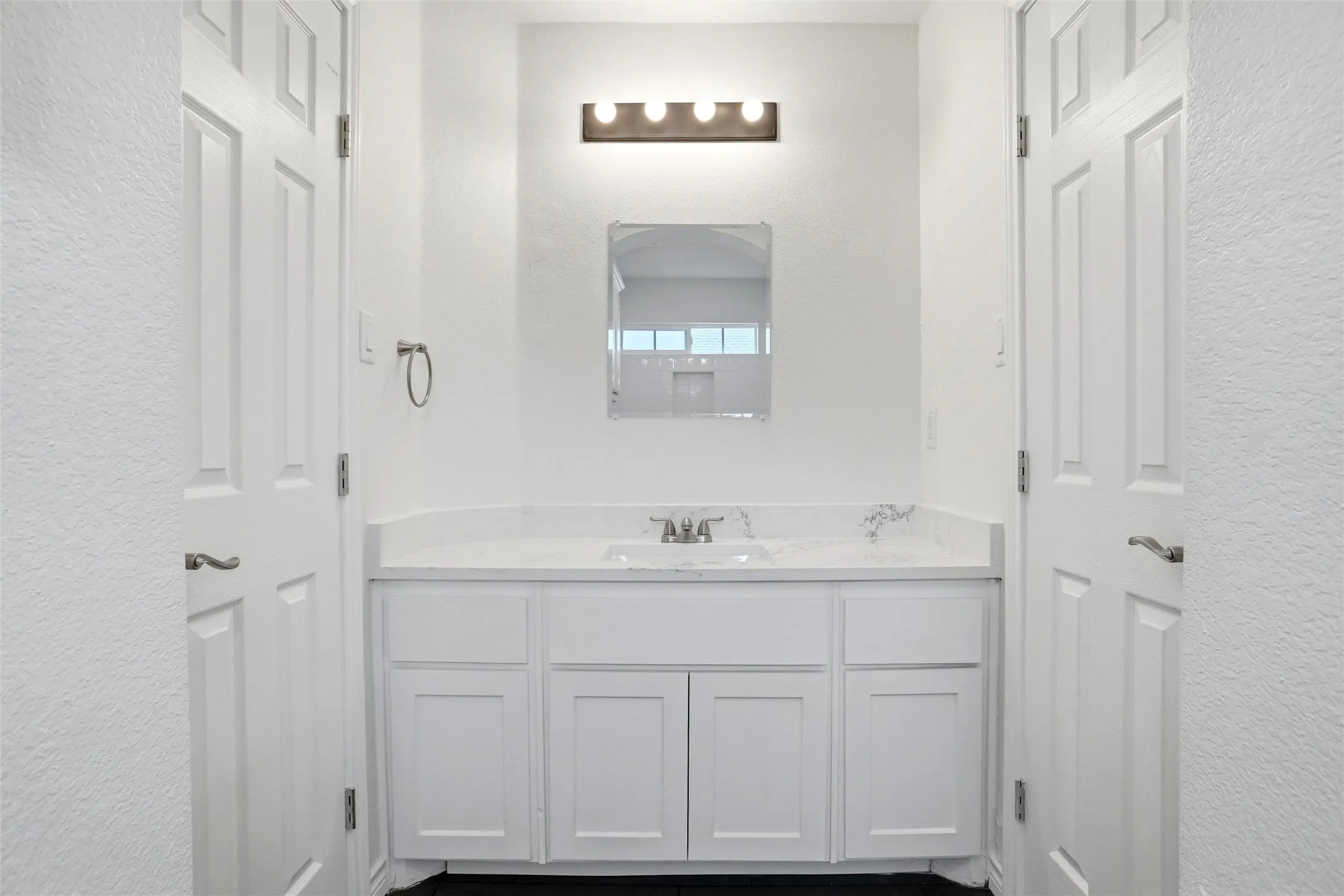 Single Family Residence For Sale in Ellis County , 208 Wisteria Way, Red Oak, Texas 75154, 4 Bedroom, 4 Bathroom, 2 Garage spaces, 3,513 Sqft, built in 2010, Preowned, mls#21250485, Real Estate Agent in Red Oak, Homes For Sale in Ellis county, Homes For Sale in Red Oak, Realtor in Red Oak Texas, Real Estate Brokerage Independent Realty Texas, Luminita Cordes Realtor