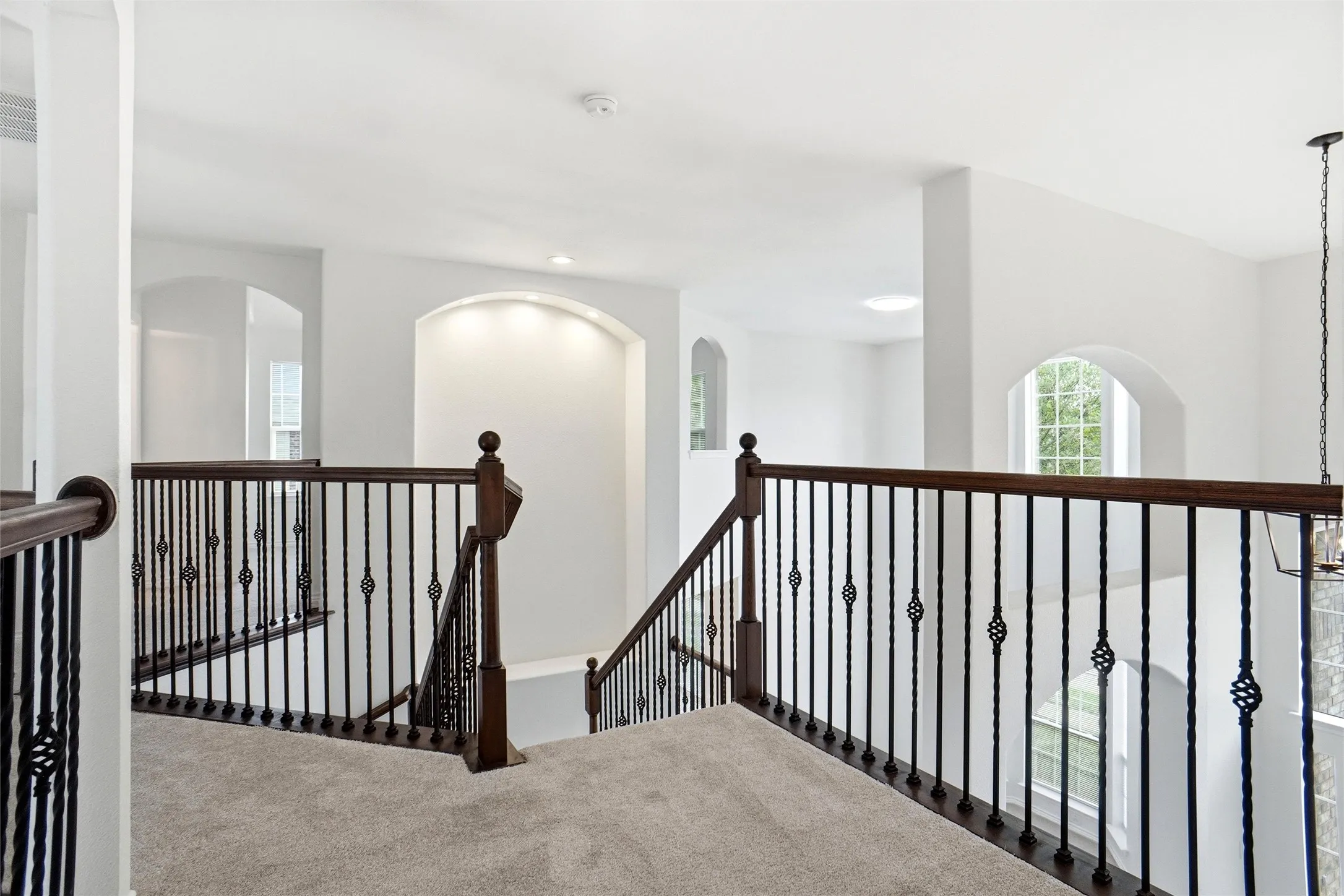 Single Family Residence For Sale in Ellis County , 208 Wisteria Way, Red Oak, Texas 75154, 4 Bedroom, 4 Bathroom, 2 Garage spaces, 3,513 Sqft, built in 2010, Preowned, mls#21250485, Real Estate Agent in Red Oak, Homes For Sale in Ellis county, Homes For Sale in Red Oak, Realtor in Red Oak Texas, Real Estate Brokerage Independent Realty Texas, Luminita Cordes Realtor