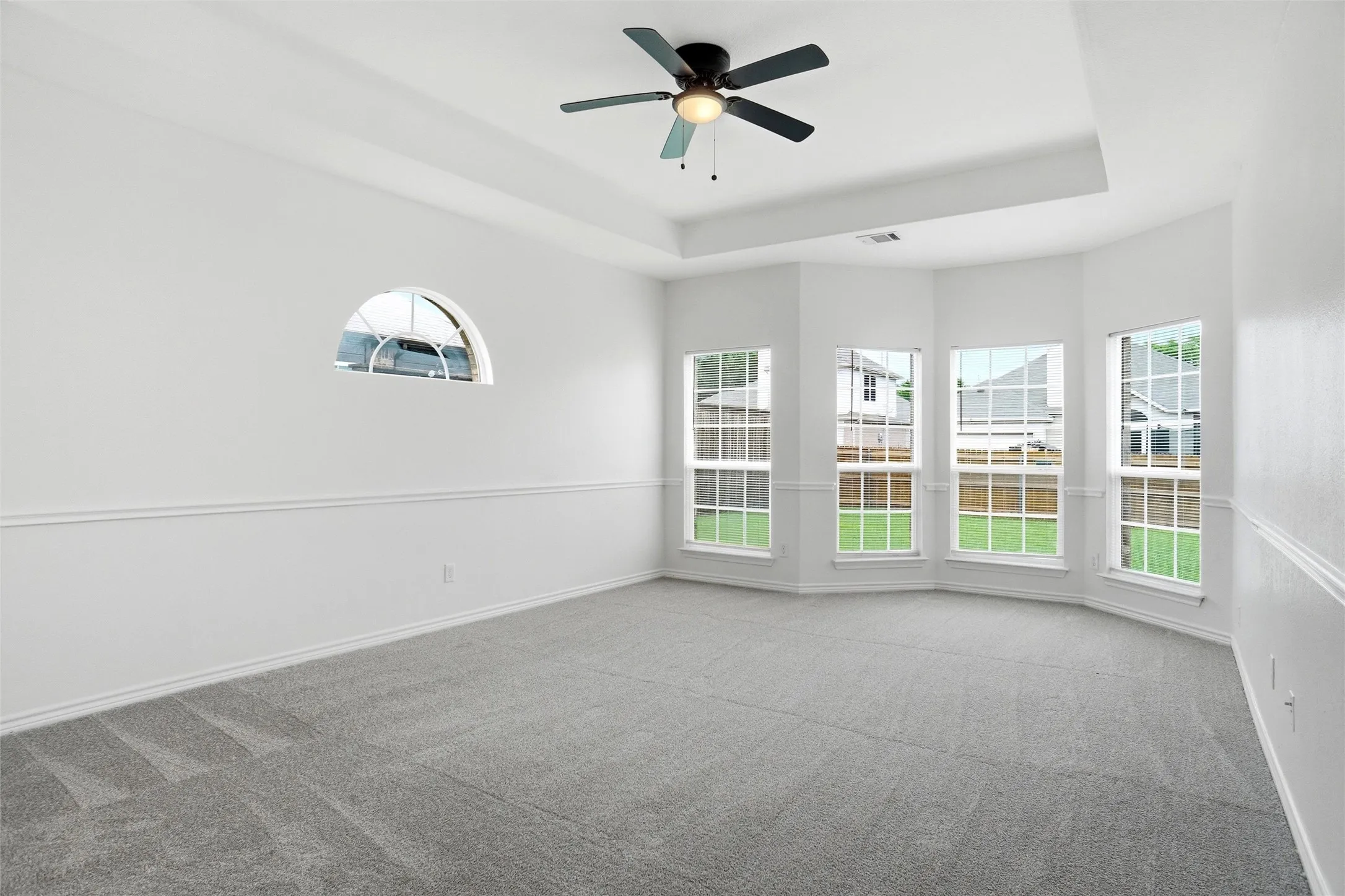 Single Family Residence For Sale in Ellis County , 208 Wisteria Way, Red Oak, Texas 75154, 4 Bedroom, 4 Bathroom, 2 Garage spaces, 3,513 Sqft, built in 2010, Preowned, mls#21250485, Real Estate Agent in Red Oak, Homes For Sale in Ellis county, Homes For Sale in Red Oak, Realtor in Red Oak Texas, Real Estate Brokerage Independent Realty Texas, Luminita Cordes Realtor