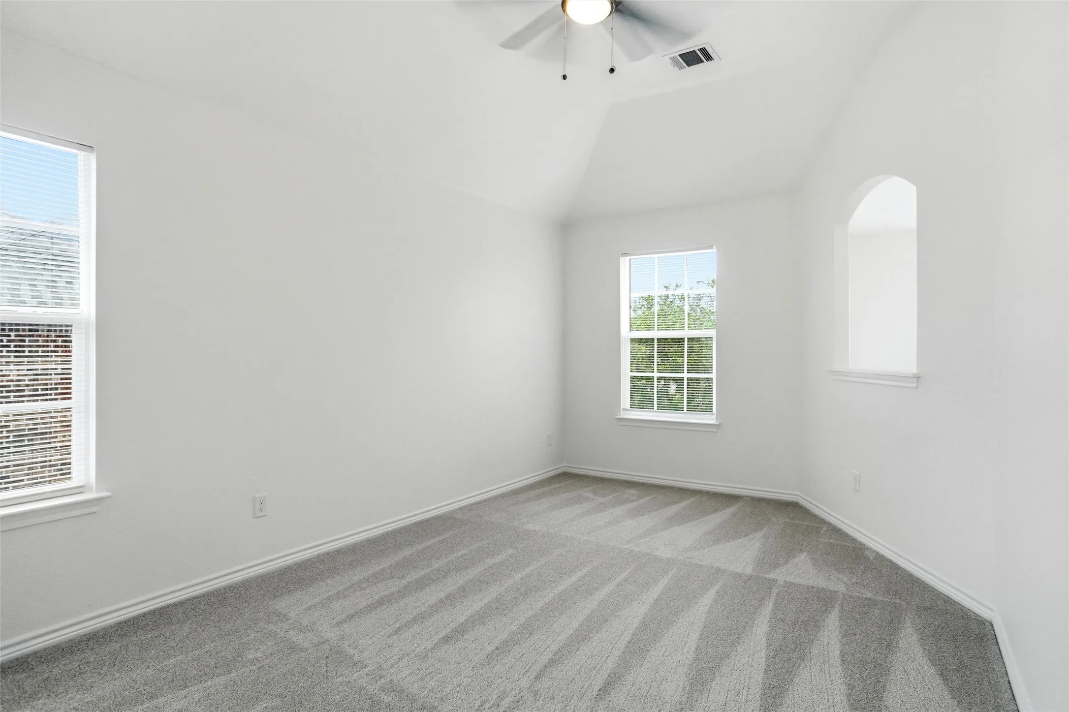 Single Family Residence For Sale in Ellis County , 208 Wisteria Way, Red Oak, Texas 75154, 4 Bedroom, 4 Bathroom, 2 Garage spaces, 3,513 Sqft, built in 2010, Preowned, mls#21250485, Real Estate Agent in Red Oak, Homes For Sale in Ellis county, Homes For Sale in Red Oak, Realtor in Red Oak Texas, Real Estate Brokerage Independent Realty Texas, Luminita Cordes Realtor