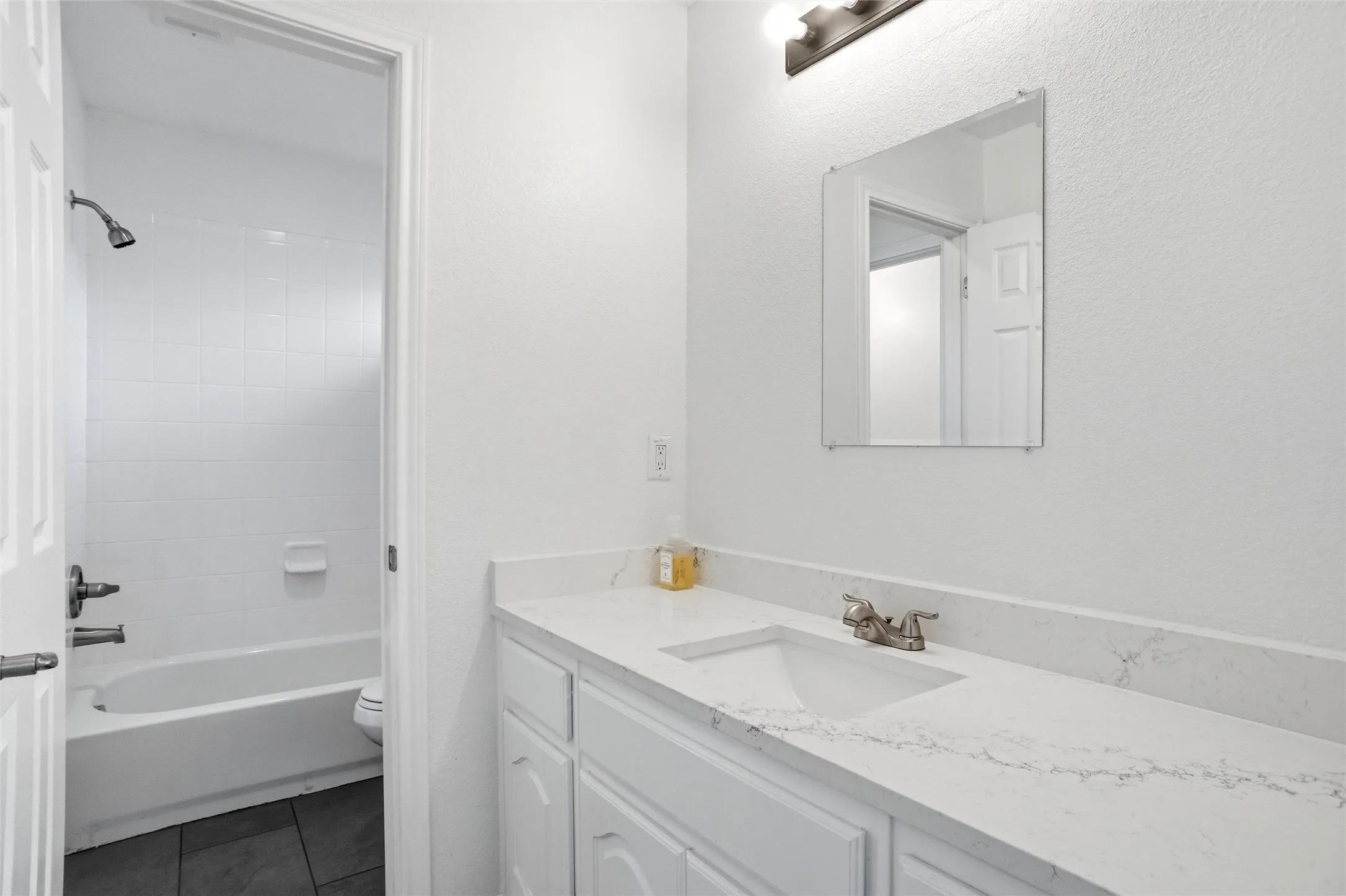 Single Family Residence For Sale in Ellis County , 208 Wisteria Way, Red Oak, Texas 75154, 4 Bedroom, 4 Bathroom, 2 Garage spaces, 3,513 Sqft, built in 2010, Preowned, mls#21250485, Real Estate Agent in Red Oak, Homes For Sale in Ellis county, Homes For Sale in Red Oak, Realtor in Red Oak Texas, Real Estate Brokerage Independent Realty Texas, Luminita Cordes Realtor