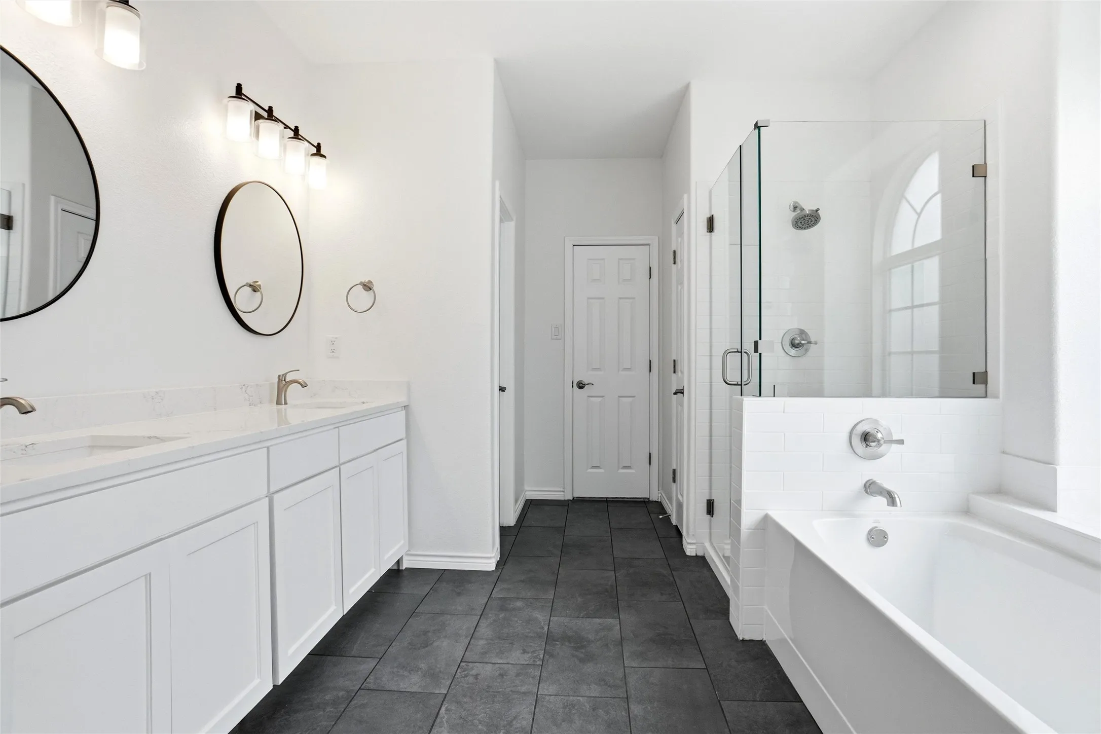 Single Family Residence For Sale in Ellis County , 208 Wisteria Way, Red Oak, Texas 75154, 4 Bedroom, 4 Bathroom, 2 Garage spaces, 3,513 Sqft, built in 2010, Preowned, mls#21250485, Real Estate Agent in Red Oak, Homes For Sale in Ellis county, Homes For Sale in Red Oak, Realtor in Red Oak Texas, Real Estate Brokerage Independent Realty Texas, Luminita Cordes Realtor