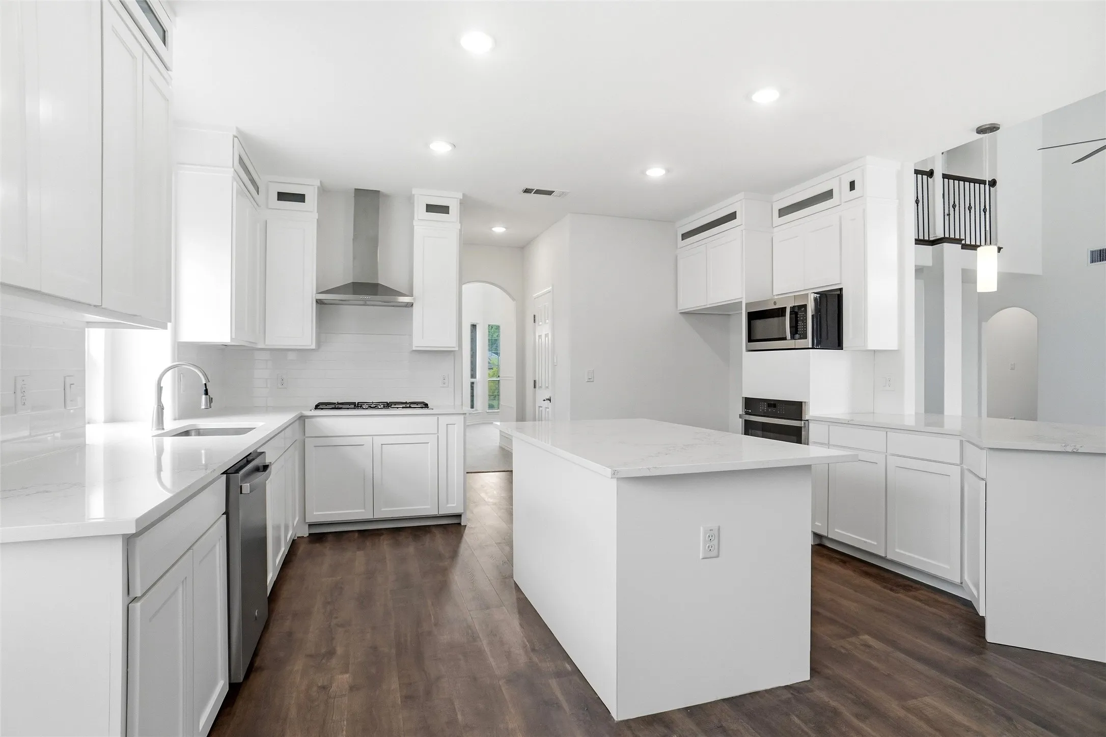 Single Family Residence For Sale in Ellis County , 208 Wisteria Way, Red Oak, Texas 75154, 4 Bedroom, 4 Bathroom, 2 Garage spaces, 3,513 Sqft, built in 2010, Preowned, mls#21250485, Real Estate Agent in Red Oak, Homes For Sale in Ellis county, Homes For Sale in Red Oak, Realtor in Red Oak Texas, Real Estate Brokerage Independent Realty Texas, Luminita Cordes Realtor