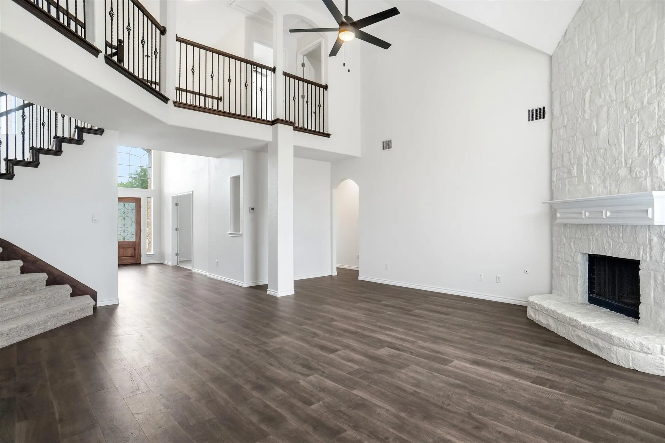 Single Family Residence For Sale in Ellis County , 208 Wisteria Way, Red Oak, Texas 75154, 4 Bedroom, 4 Bathroom, 2 Garage spaces, 3,513 Sqft, built in 2010, Preowned, mls#21250485, Real Estate Agent in Red Oak, Homes For Sale in Ellis county, Homes For Sale in Red Oak, Realtor in Red Oak Texas, Real Estate Brokerage Independent Realty Texas, Luminita Cordes Realtor