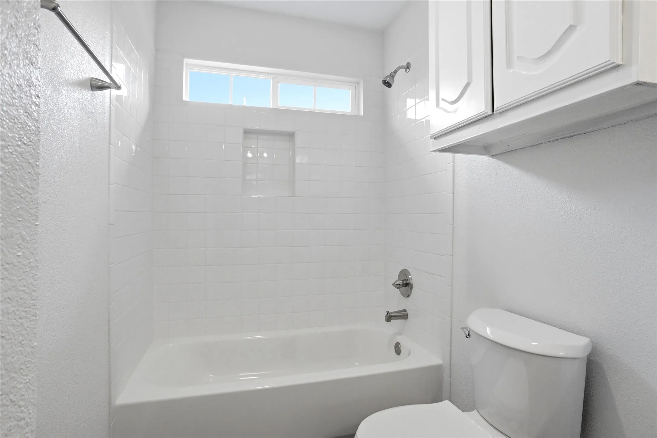 Single Family Residence For Sale in Ellis County , 208 Wisteria Way, Red Oak, Texas 75154, 4 Bedroom, 4 Bathroom, 2 Garage spaces, 3,513 Sqft, built in 2010, Preowned, mls#21250485, Real Estate Agent in Red Oak, Homes For Sale in Ellis county, Homes For Sale in Red Oak, Realtor in Red Oak Texas, Real Estate Brokerage Independent Realty Texas, Luminita Cordes Realtor