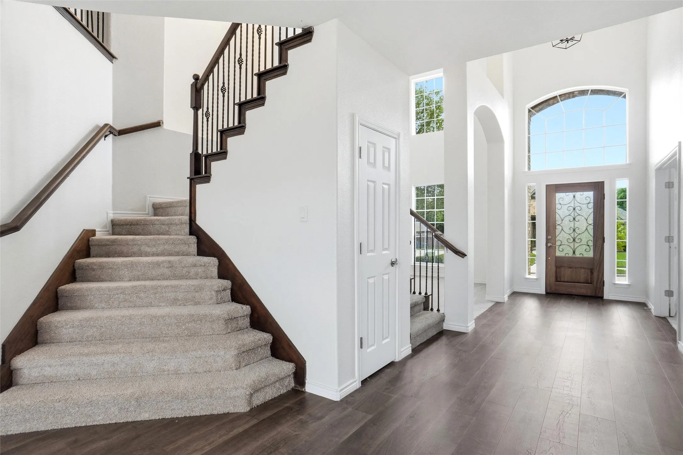 Single Family Residence For Sale in Ellis County , 208 Wisteria Way, Red Oak, Texas 75154, 4 Bedroom, 4 Bathroom, 2 Garage spaces, 3,513 Sqft, built in 2010, Preowned, mls#21250485, Real Estate Agent in Red Oak, Homes For Sale in Ellis county, Homes For Sale in Red Oak, Realtor in Red Oak Texas, Real Estate Brokerage Independent Realty Texas, Luminita Cordes Realtor