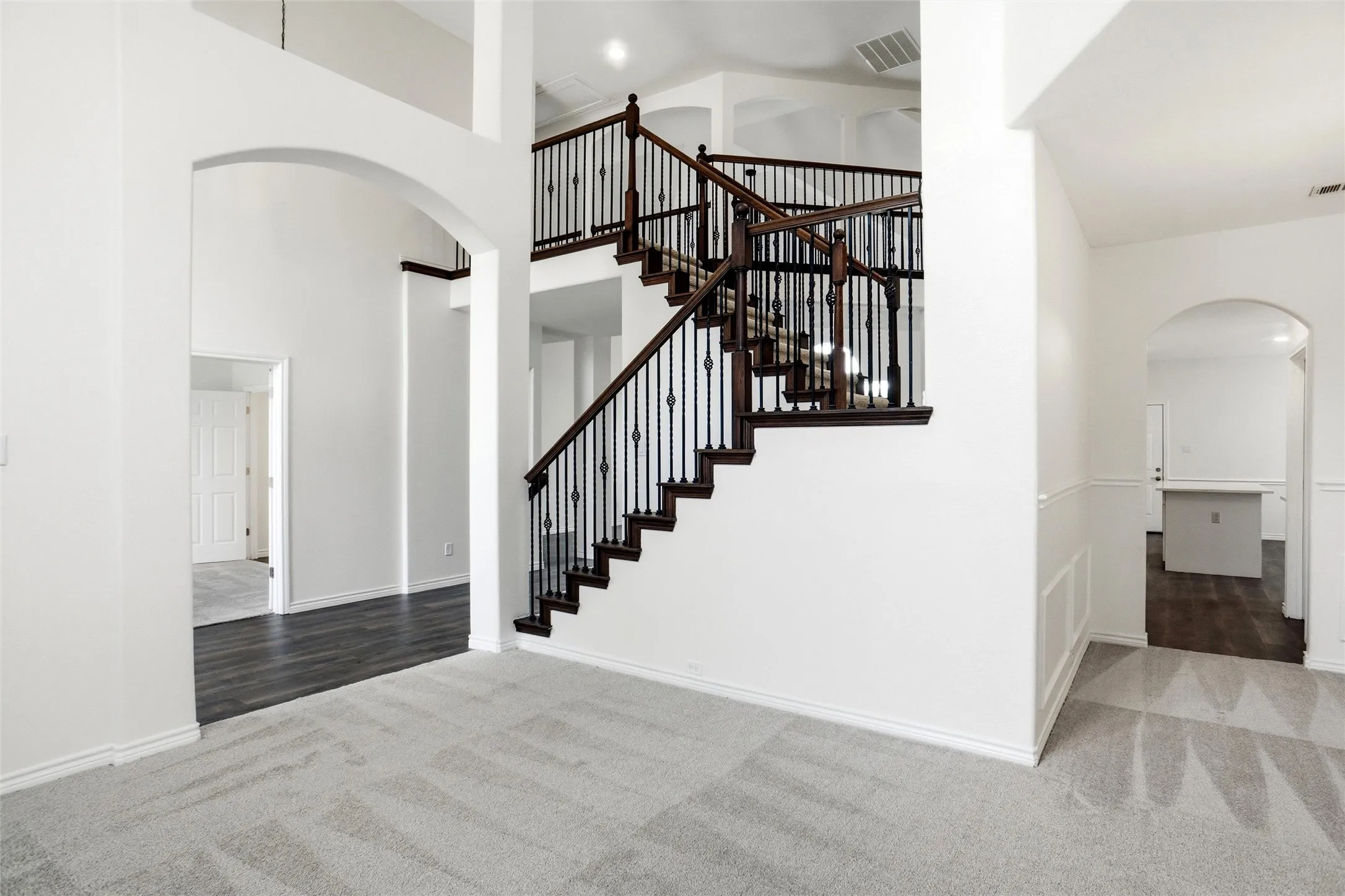 Single Family Residence For Sale in Ellis County , 208 Wisteria Way, Red Oak, Texas 75154, 4 Bedroom, 4 Bathroom, 2 Garage spaces, 3,513 Sqft, built in 2010, Preowned, mls#21250485, Real Estate Agent in Red Oak, Homes For Sale in Ellis county, Homes For Sale in Red Oak, Realtor in Red Oak Texas, Real Estate Brokerage Independent Realty Texas, Luminita Cordes Realtor