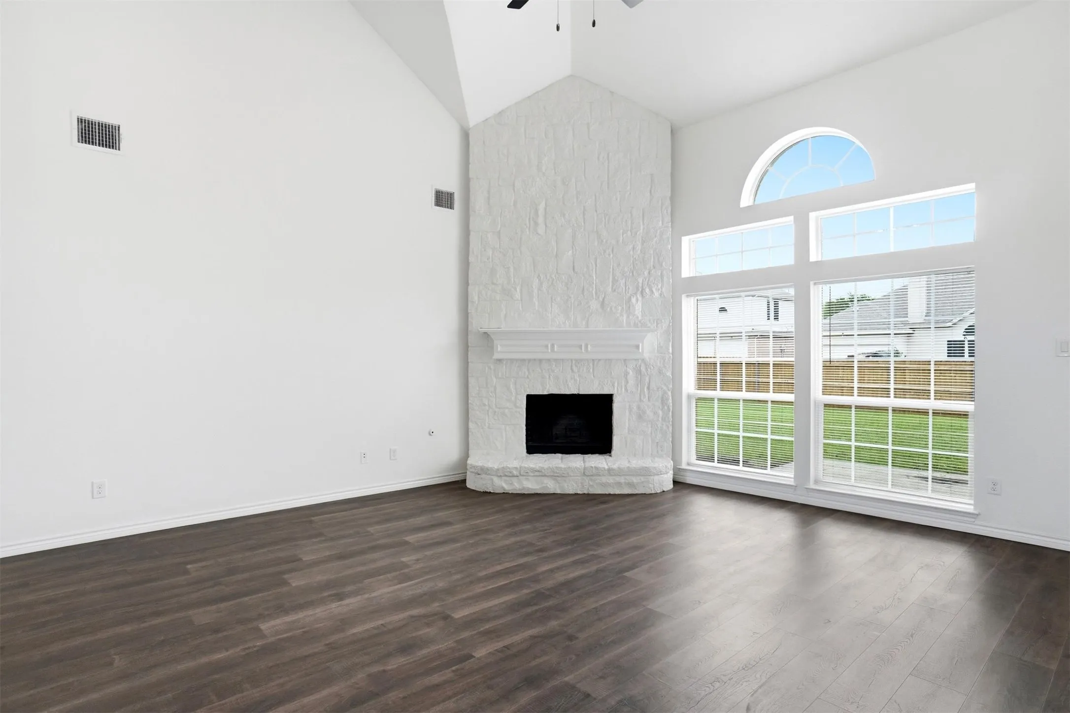 Single Family Residence For Sale in Ellis County , 208 Wisteria Way, Red Oak, Texas 75154, 4 Bedroom, 4 Bathroom, 2 Garage spaces, 3,513 Sqft, built in 2010, Preowned, mls#21250485, Real Estate Agent in Red Oak, Homes For Sale in Ellis county, Homes For Sale in Red Oak, Realtor in Red Oak Texas, Real Estate Brokerage Independent Realty Texas, Luminita Cordes Realtor