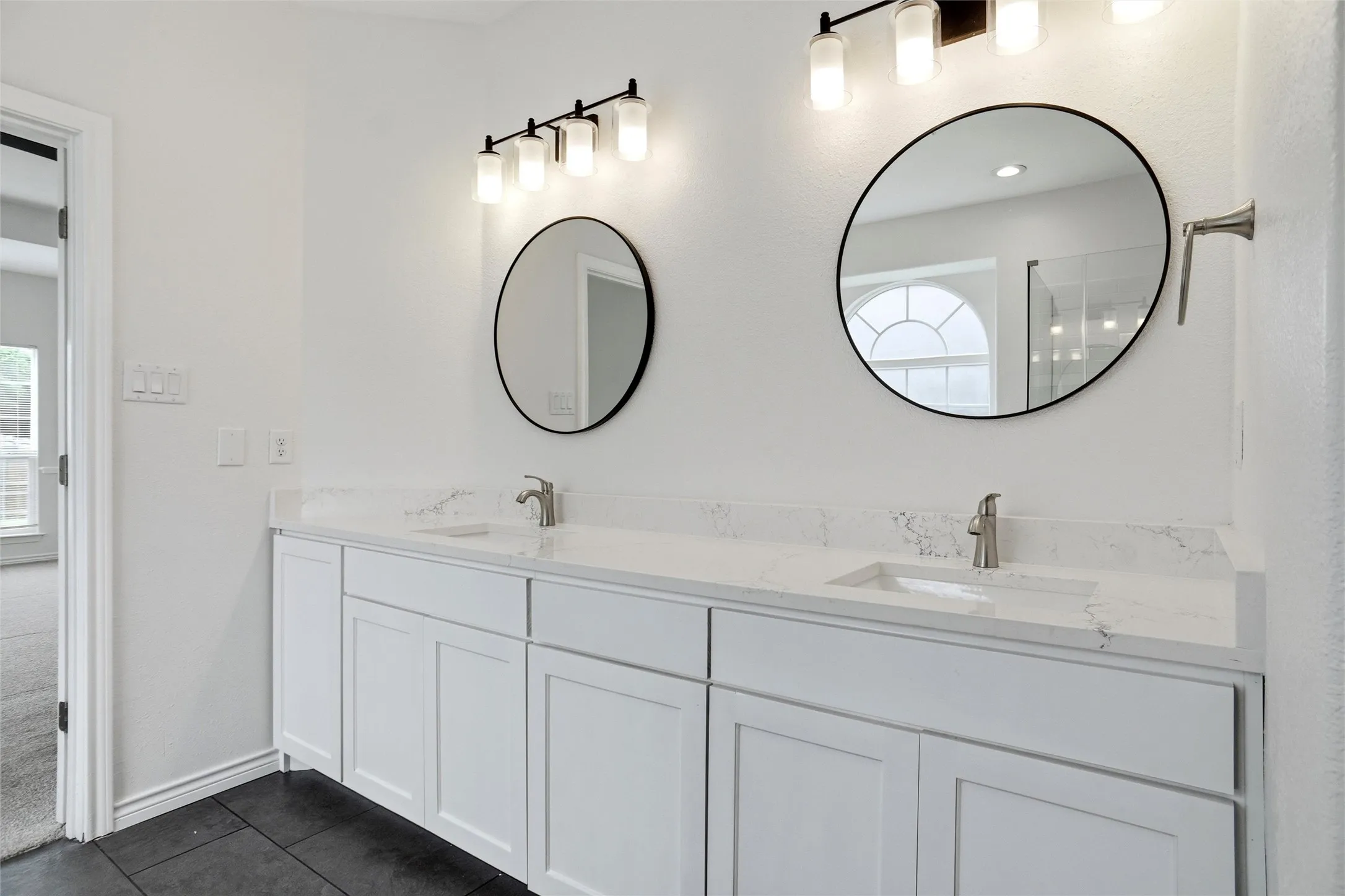 Single Family Residence For Sale in Ellis County , 208 Wisteria Way, Red Oak, Texas 75154, 4 Bedroom, 4 Bathroom, 2 Garage spaces, 3,513 Sqft, built in 2010, Preowned, mls#21250485, Real Estate Agent in Red Oak, Homes For Sale in Ellis county, Homes For Sale in Red Oak, Realtor in Red Oak Texas, Real Estate Brokerage Independent Realty Texas, Luminita Cordes Realtor
