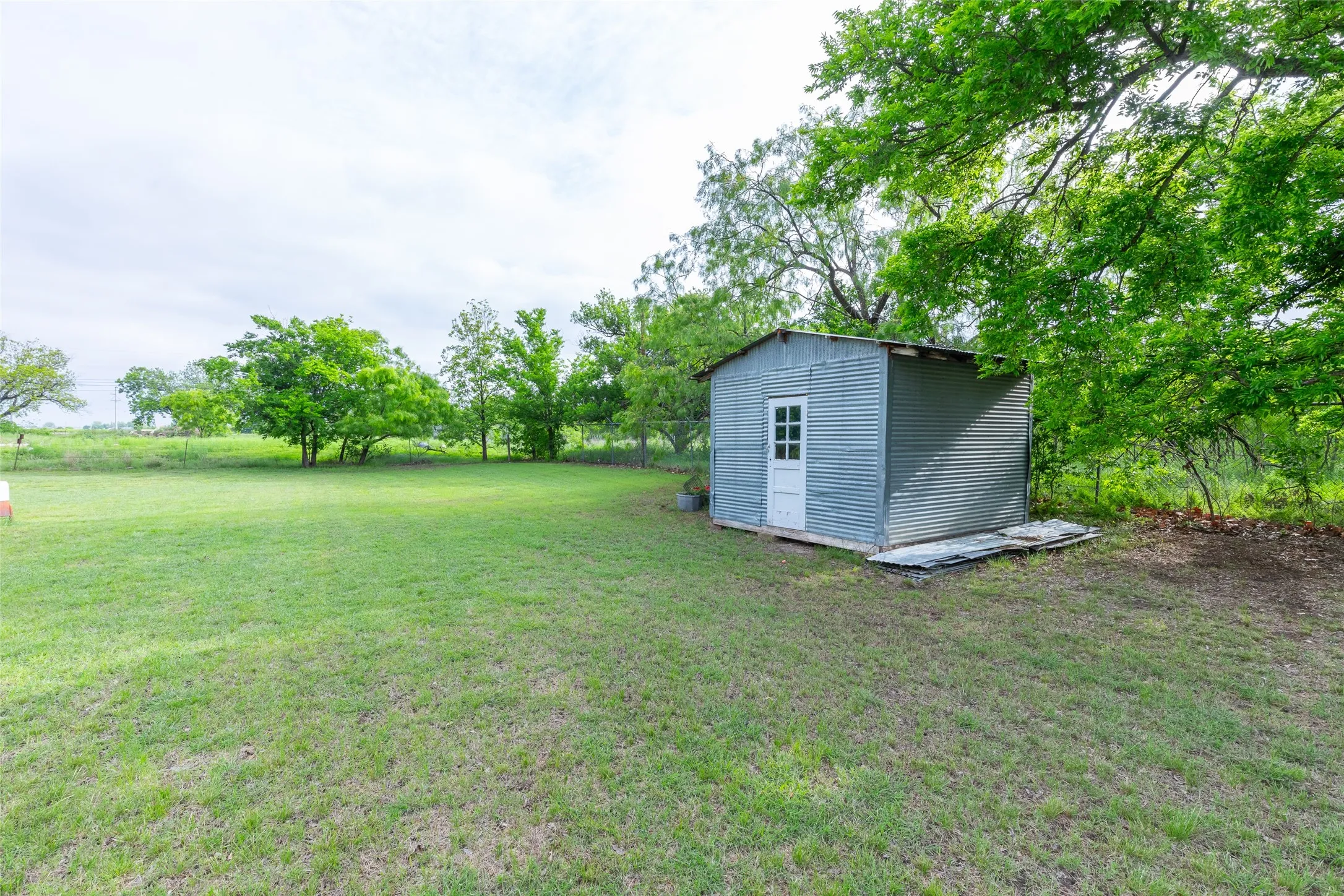 Single Family Residence For Sale in Runnels County , 810 State Street, Winters, Texas 79567, 2 Bedroom, 1 Bathroom, Garage spaces, 858 Sqft, built in 1950, mls#21243915, Real Estate Agent in Winters, Homes For Sale in Runnels county, Homes For Sale in Winters, Realtor in Winters Texas, Real Estate Brokerage Independent Realty Texas, Luminita Cordes Realtor
