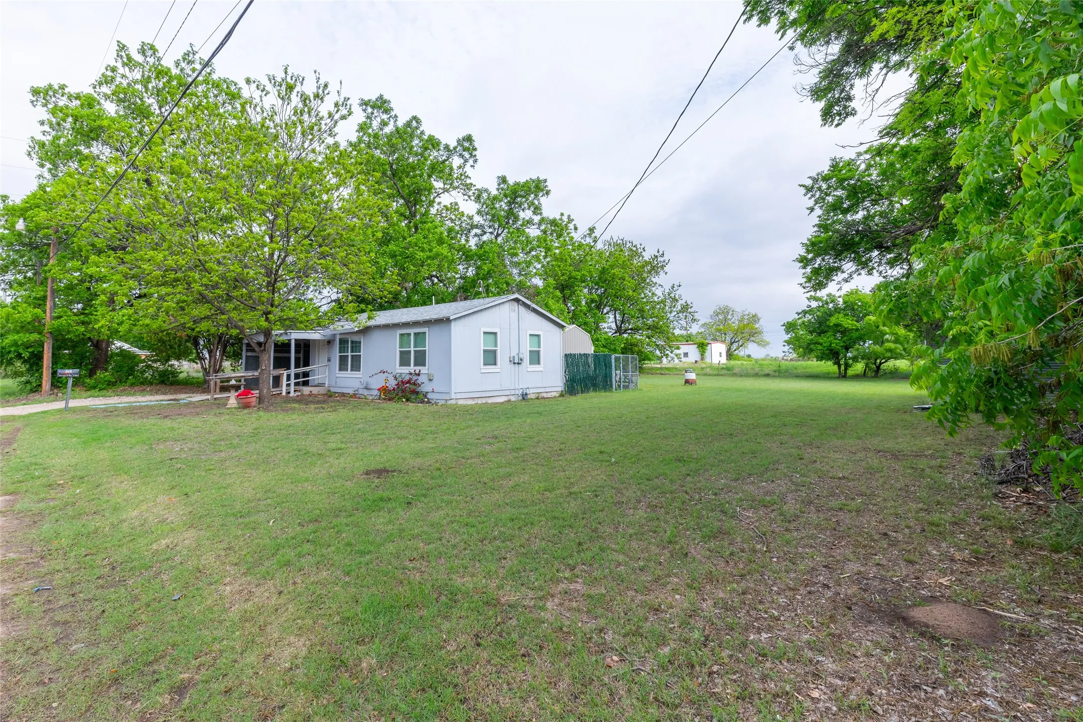 Single Family Residence For Sale in Runnels County , 810 State Street, Winters, Texas 79567, 2 Bedroom, 1 Bathroom, Garage spaces, 858 Sqft, built in 1950, mls#21243915, Real Estate Agent in Winters, Homes For Sale in Runnels county, Homes For Sale in Winters, Realtor in Winters Texas, Real Estate Brokerage Independent Realty Texas, Luminita Cordes Realtor