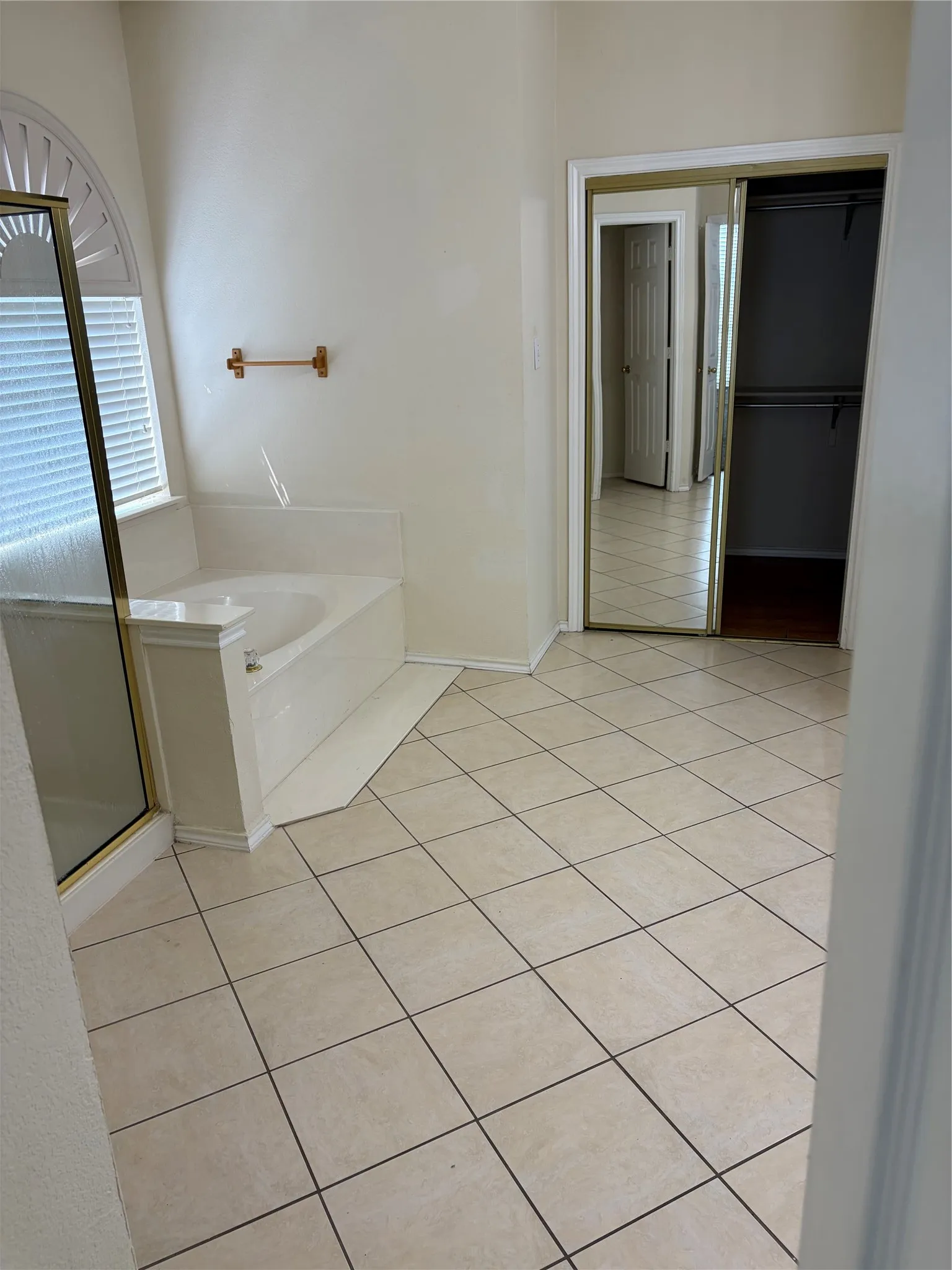 Single Family Residence For Rent in Dallas County , 1403 Lakeshore Drive, Irving, Texas 75060, 4 Bedroom, 3 Bathroom, 2 Garage spaces, 2,906 Sqft, built in 1992, mls#21250511, Real Estate Agent in Irving, Homes For Rent in Dallas county, Homes For Rent in Irving, Realtor in Irving Texas, Real Estate Brokerage Independent Realty Texas, Luminita Cordes Realtor