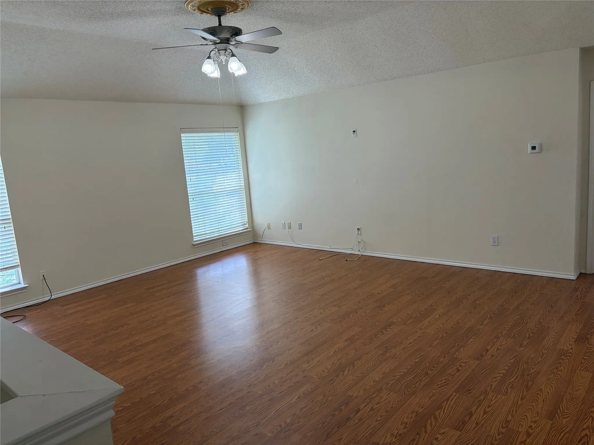 Single Family Residence For Rent in Dallas County , 1403 Lakeshore Drive, Irving, Texas 75060, 4 Bedroom, 3 Bathroom, 2 Garage spaces, 2,906 Sqft, built in 1992, mls#21250511, Real Estate Agent in Irving, Homes For Rent in Dallas county, Homes For Rent in Irving, Realtor in Irving Texas, Real Estate Brokerage Independent Realty Texas, Luminita Cordes Realtor