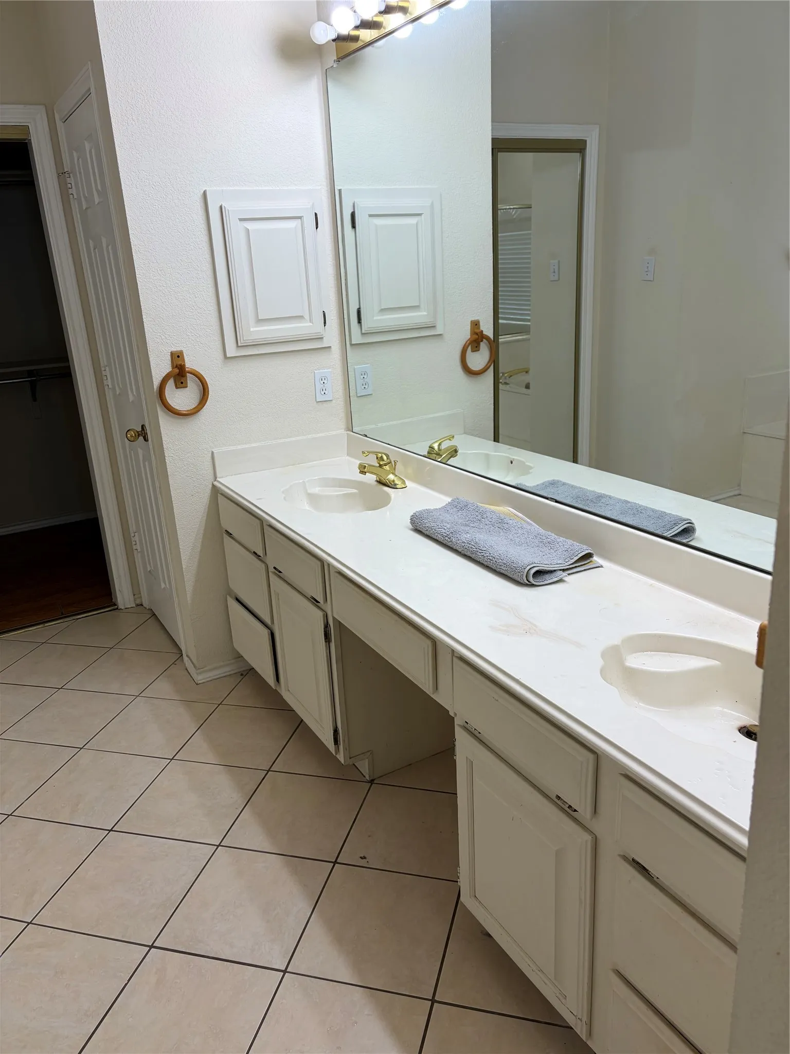 Single Family Residence For Rent in Dallas County , 1403 Lakeshore Drive, Irving, Texas 75060, 4 Bedroom, 3 Bathroom, 2 Garage spaces, 2,906 Sqft, built in 1992, mls#21250511, Real Estate Agent in Irving, Homes For Rent in Dallas county, Homes For Rent in Irving, Realtor in Irving Texas, Real Estate Brokerage Independent Realty Texas, Luminita Cordes Realtor