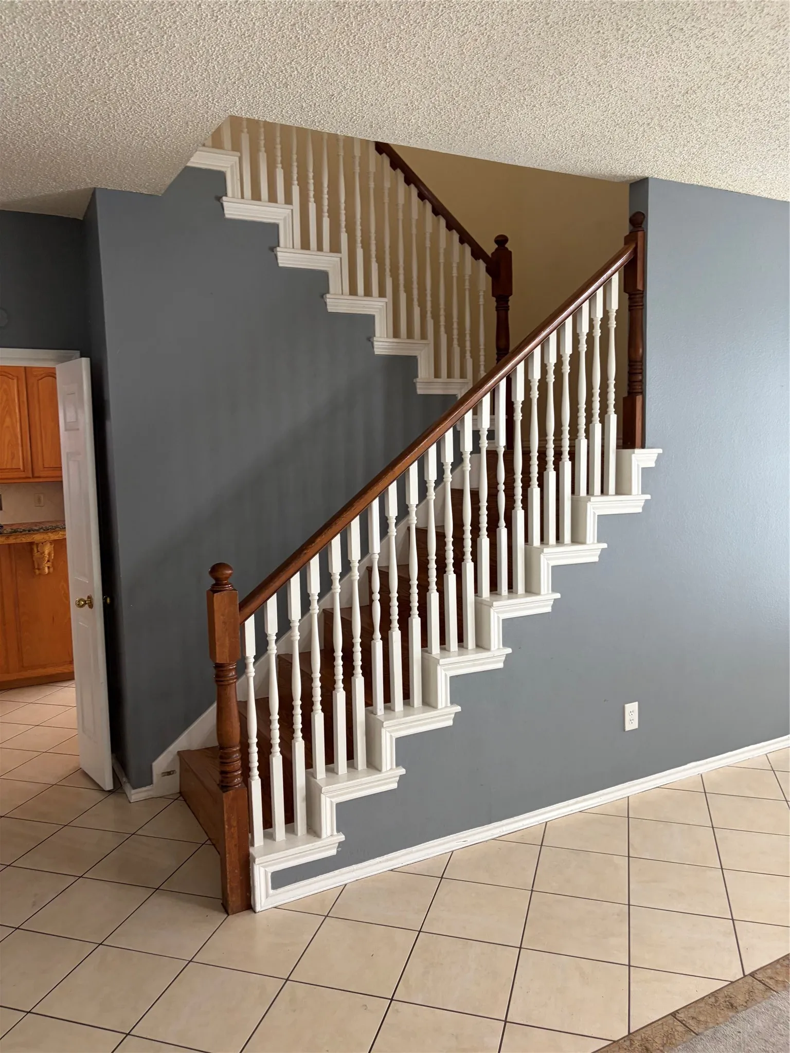 Single Family Residence For Rent in Dallas County , 1403 Lakeshore Drive, Irving, Texas 75060, 4 Bedroom, 3 Bathroom, 2 Garage spaces, 2,906 Sqft, built in 1992, mls#21250511, Real Estate Agent in Irving, Homes For Rent in Dallas county, Homes For Rent in Irving, Realtor in Irving Texas, Real Estate Brokerage Independent Realty Texas, Luminita Cordes Realtor