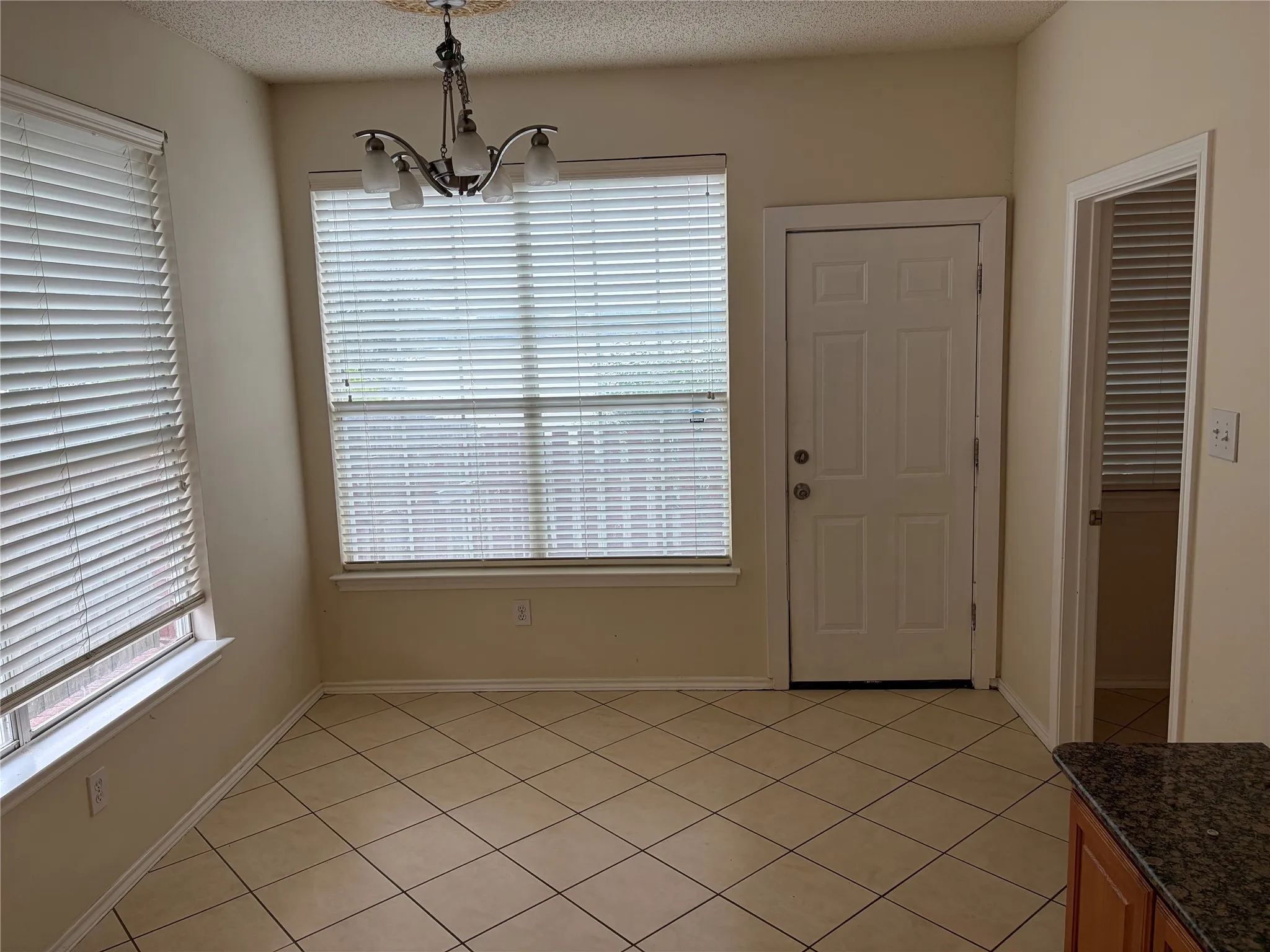 Single Family Residence For Rent in Dallas County , 1403 Lakeshore Drive, Irving, Texas 75060, 4 Bedroom, 3 Bathroom, 2 Garage spaces, 2,906 Sqft, built in 1992, mls#21250511, Real Estate Agent in Irving, Homes For Rent in Dallas county, Homes For Rent in Irving, Realtor in Irving Texas, Real Estate Brokerage Independent Realty Texas, Luminita Cordes Realtor