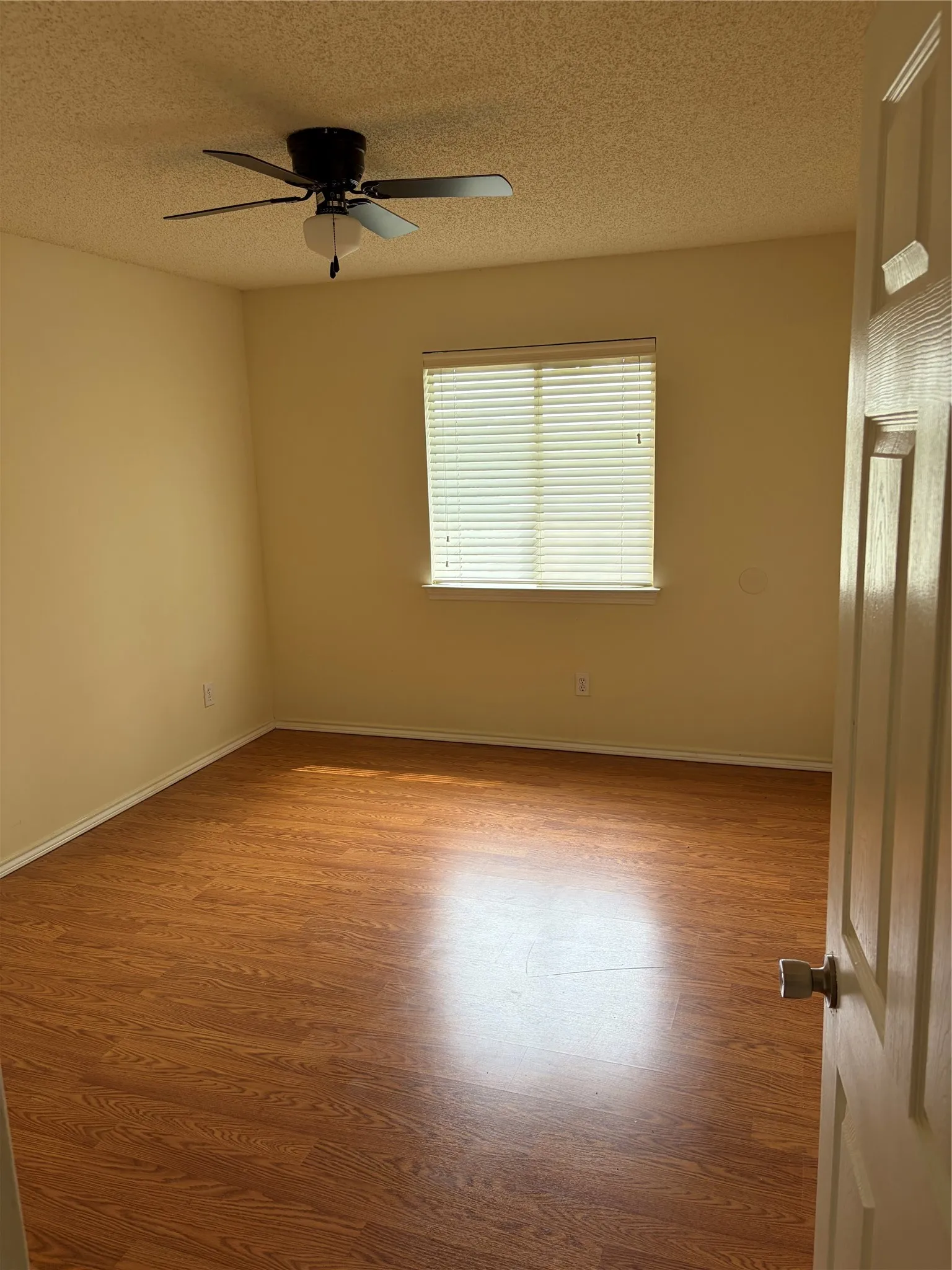 Single Family Residence For Rent in Dallas County , 1403 Lakeshore Drive, Irving, Texas 75060, 4 Bedroom, 3 Bathroom, 2 Garage spaces, 2,906 Sqft, built in 1992, mls#21250511, Real Estate Agent in Irving, Homes For Rent in Dallas county, Homes For Rent in Irving, Realtor in Irving Texas, Real Estate Brokerage Independent Realty Texas, Luminita Cordes Realtor