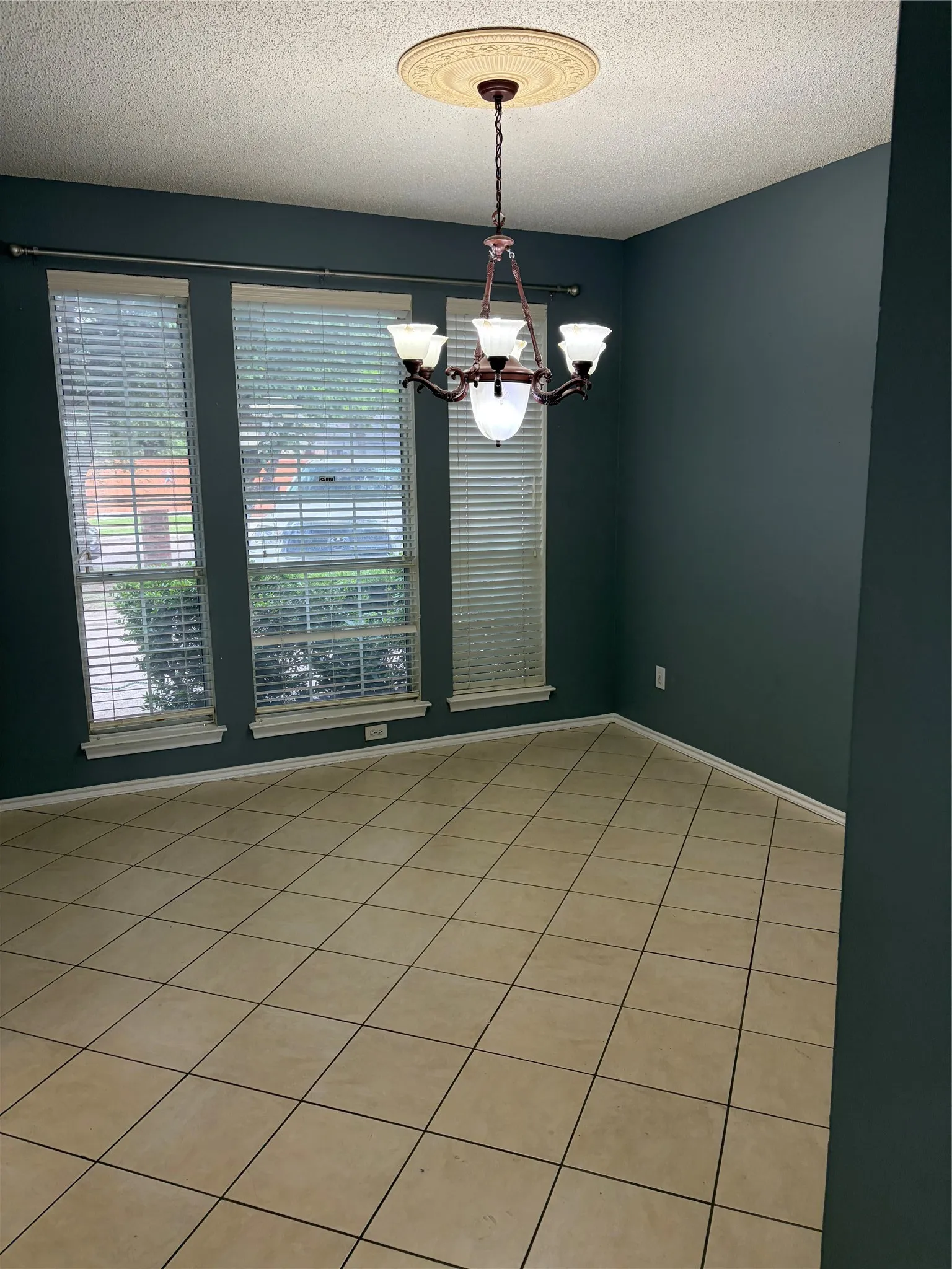 Single Family Residence For Rent in Dallas County , 1403 Lakeshore Drive, Irving, Texas 75060, 4 Bedroom, 3 Bathroom, 2 Garage spaces, 2,906 Sqft, built in 1992, mls#21250511, Real Estate Agent in Irving, Homes For Rent in Dallas county, Homes For Rent in Irving, Realtor in Irving Texas, Real Estate Brokerage Independent Realty Texas, Luminita Cordes Realtor