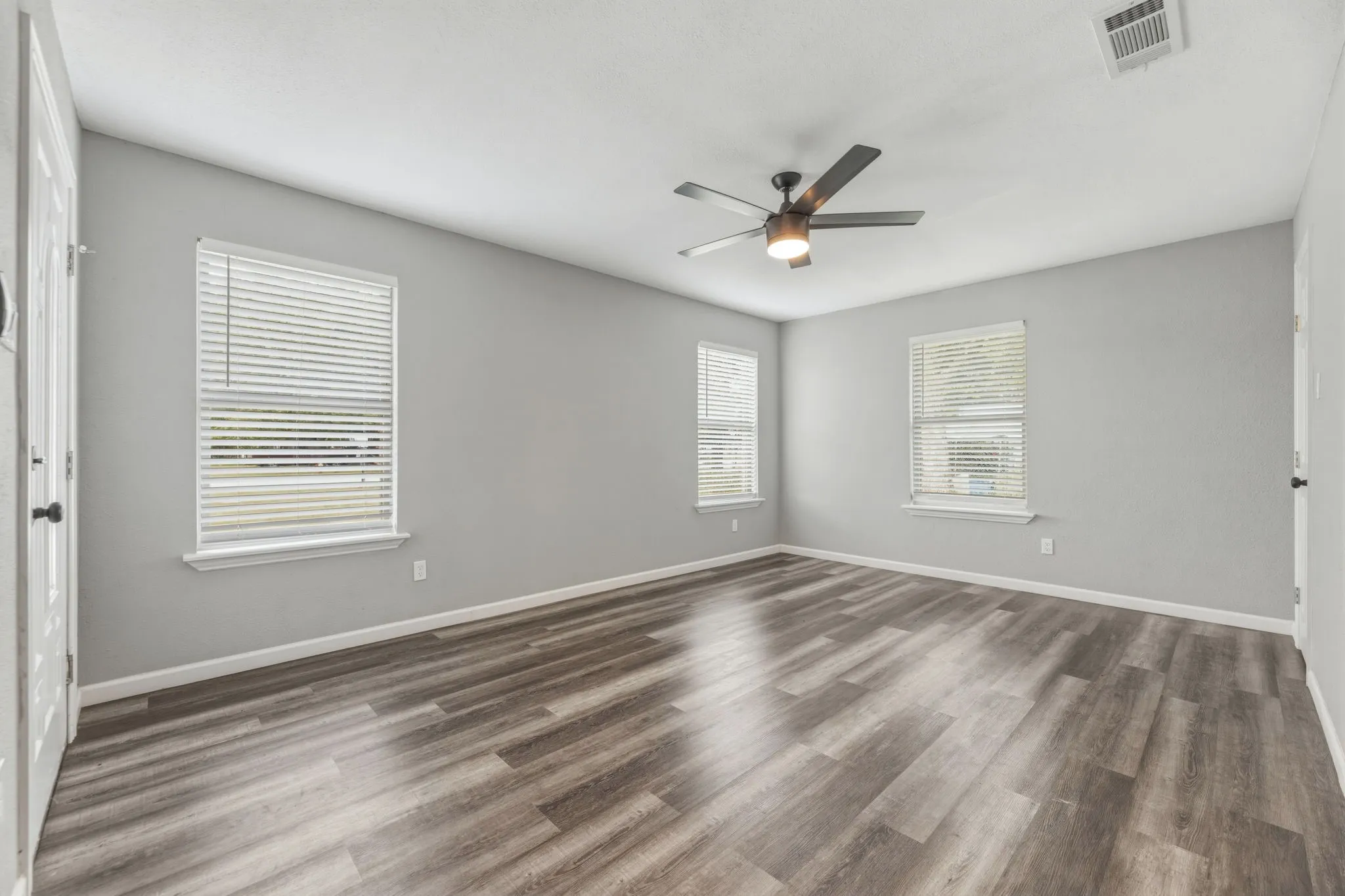 Single Family Residence For Sale in Limestone County , 535 S Belknap Street, Mexia, Texas 76667, 3 Bedroom, 2 Bathroom, Garage spaces, 1,312 Sqft, built in 2023, Preowned, mls#21238487, Real Estate Agent in Mexia, Homes For Sale in Limestone county, Homes For Sale in Mexia, Realtor in Mexia Texas, Real Estate Brokerage Independent Realty Texas, Luminita Cordes Realtor
