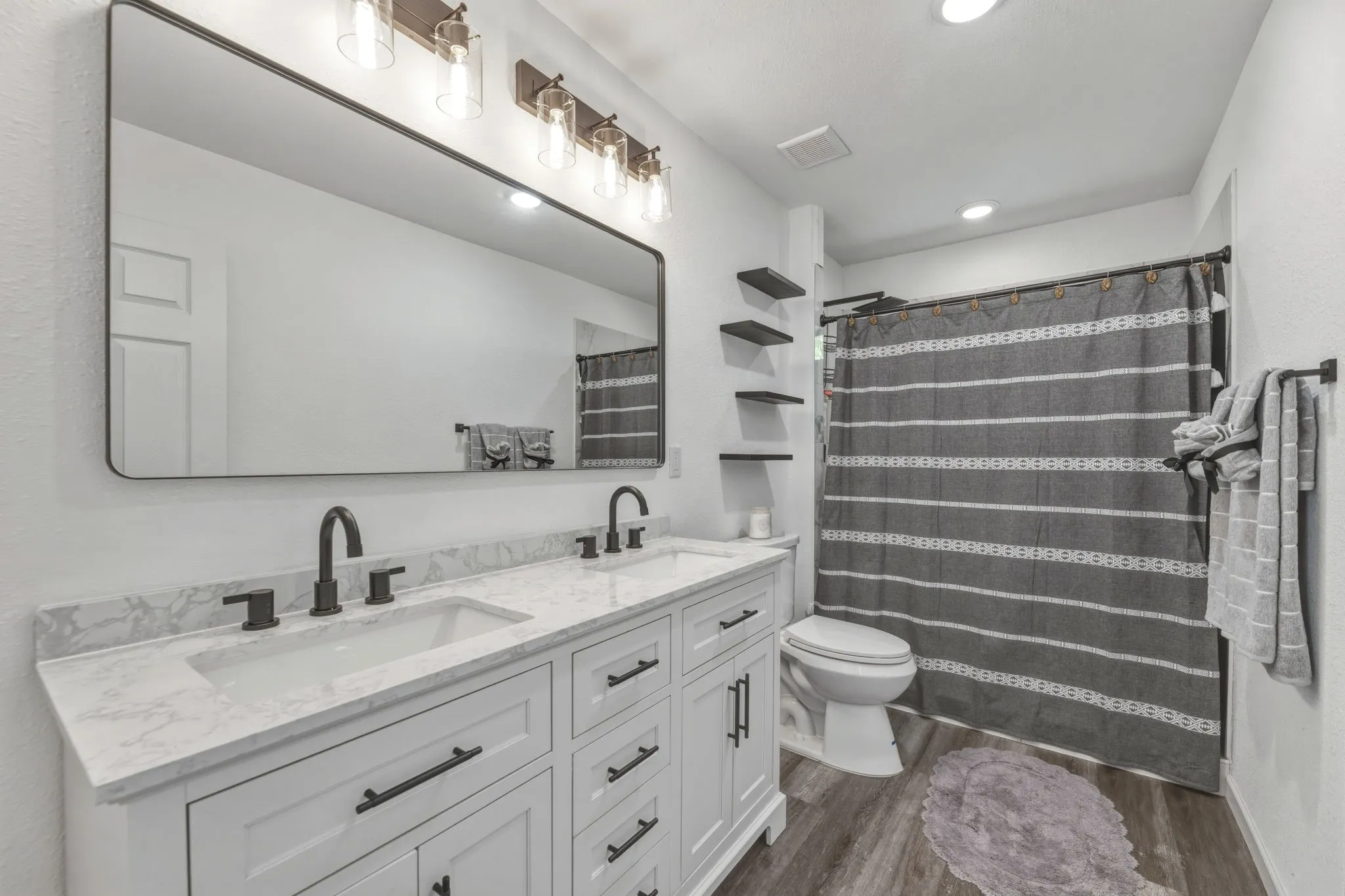 Single Family Residence For Sale in Limestone County , 535 S Belknap Street, Mexia, Texas 76667, 3 Bedroom, 2 Bathroom, Garage spaces, 1,312 Sqft, built in 2023, Preowned, mls#21238487, Real Estate Agent in Mexia, Homes For Sale in Limestone county, Homes For Sale in Mexia, Realtor in Mexia Texas, Real Estate Brokerage Independent Realty Texas, Luminita Cordes Realtor