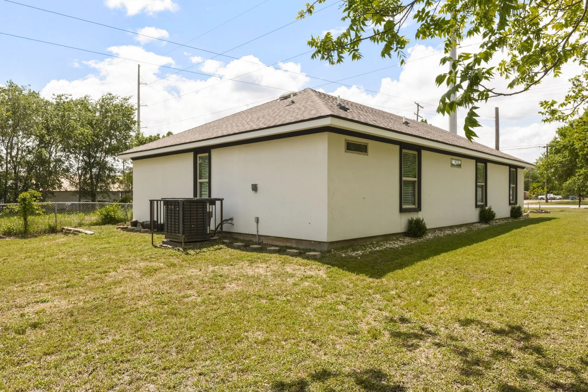Single Family Residence For Sale in Limestone County , 535 S Belknap Street, Mexia, Texas 76667, 3 Bedroom, 2 Bathroom, Garage spaces, 1,312 Sqft, built in 2023, Preowned, mls#21238487, Real Estate Agent in Mexia, Homes For Sale in Limestone county, Homes For Sale in Mexia, Realtor in Mexia Texas, Real Estate Brokerage Independent Realty Texas, Luminita Cordes Realtor