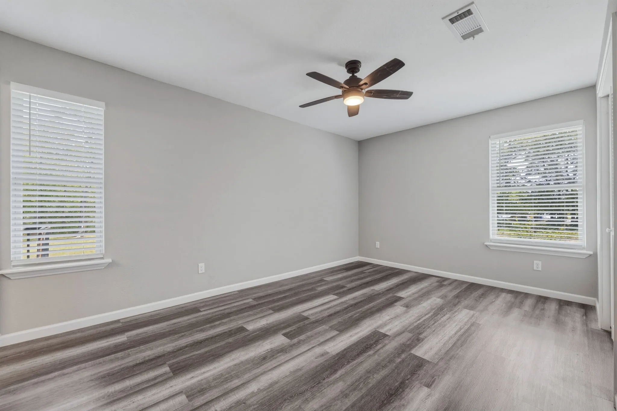 Single Family Residence For Sale in Limestone County , 535 S Belknap Street, Mexia, Texas 76667, 3 Bedroom, 2 Bathroom, Garage spaces, 1,312 Sqft, built in 2023, Preowned, mls#21238487, Real Estate Agent in Mexia, Homes For Sale in Limestone county, Homes For Sale in Mexia, Realtor in Mexia Texas, Real Estate Brokerage Independent Realty Texas, Luminita Cordes Realtor
