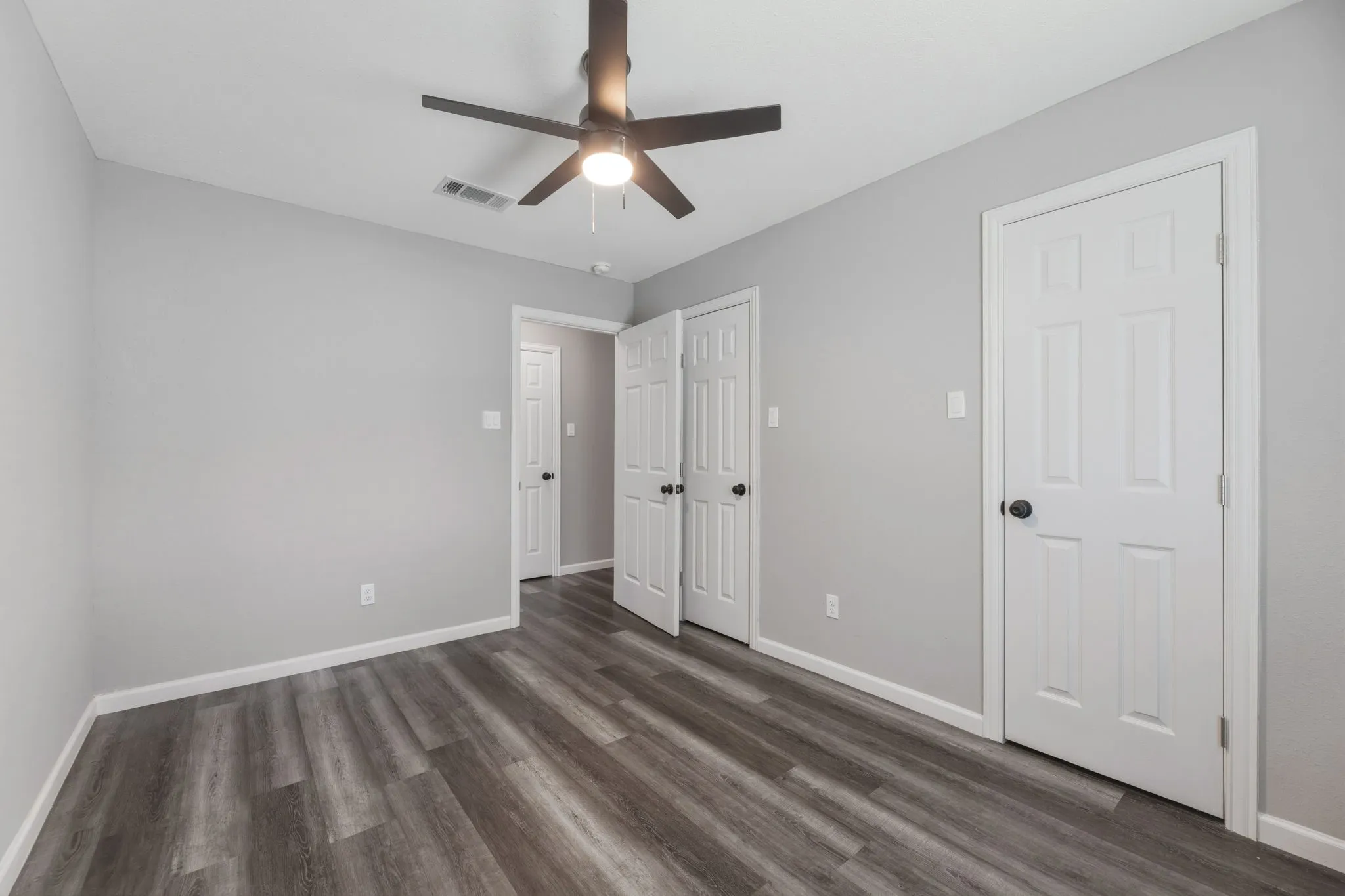 Single Family Residence For Sale in Limestone County , 535 S Belknap Street, Mexia, Texas 76667, 3 Bedroom, 2 Bathroom, Garage spaces, 1,312 Sqft, built in 2023, Preowned, mls#21238487, Real Estate Agent in Mexia, Homes For Sale in Limestone county, Homes For Sale in Mexia, Realtor in Mexia Texas, Real Estate Brokerage Independent Realty Texas, Luminita Cordes Realtor