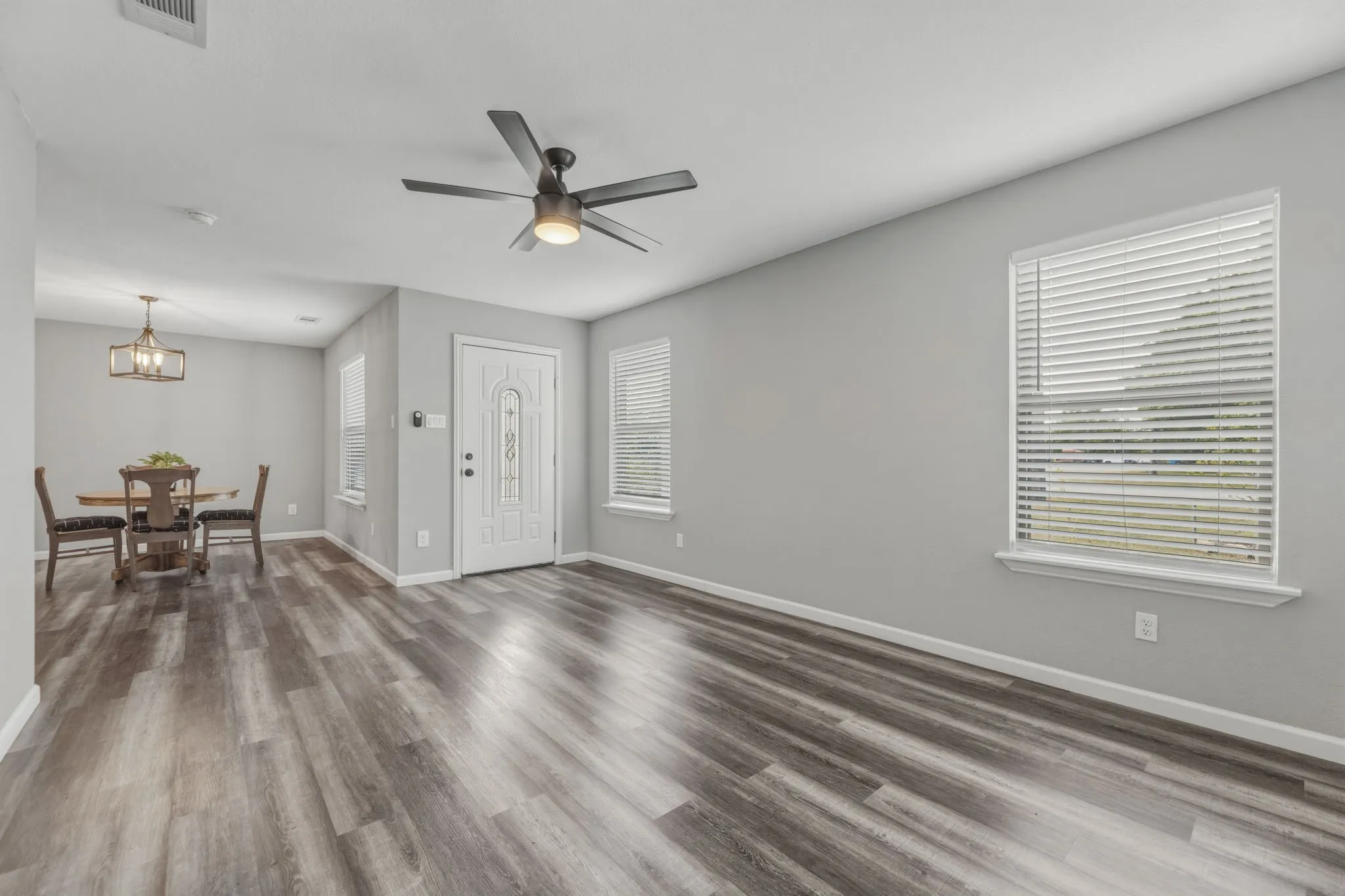 Single Family Residence For Sale in Limestone County , 535 S Belknap Street, Mexia, Texas 76667, 3 Bedroom, 2 Bathroom, Garage spaces, 1,312 Sqft, built in 2023, Preowned, mls#21238487, Real Estate Agent in Mexia, Homes For Sale in Limestone county, Homes For Sale in Mexia, Realtor in Mexia Texas, Real Estate Brokerage Independent Realty Texas, Luminita Cordes Realtor