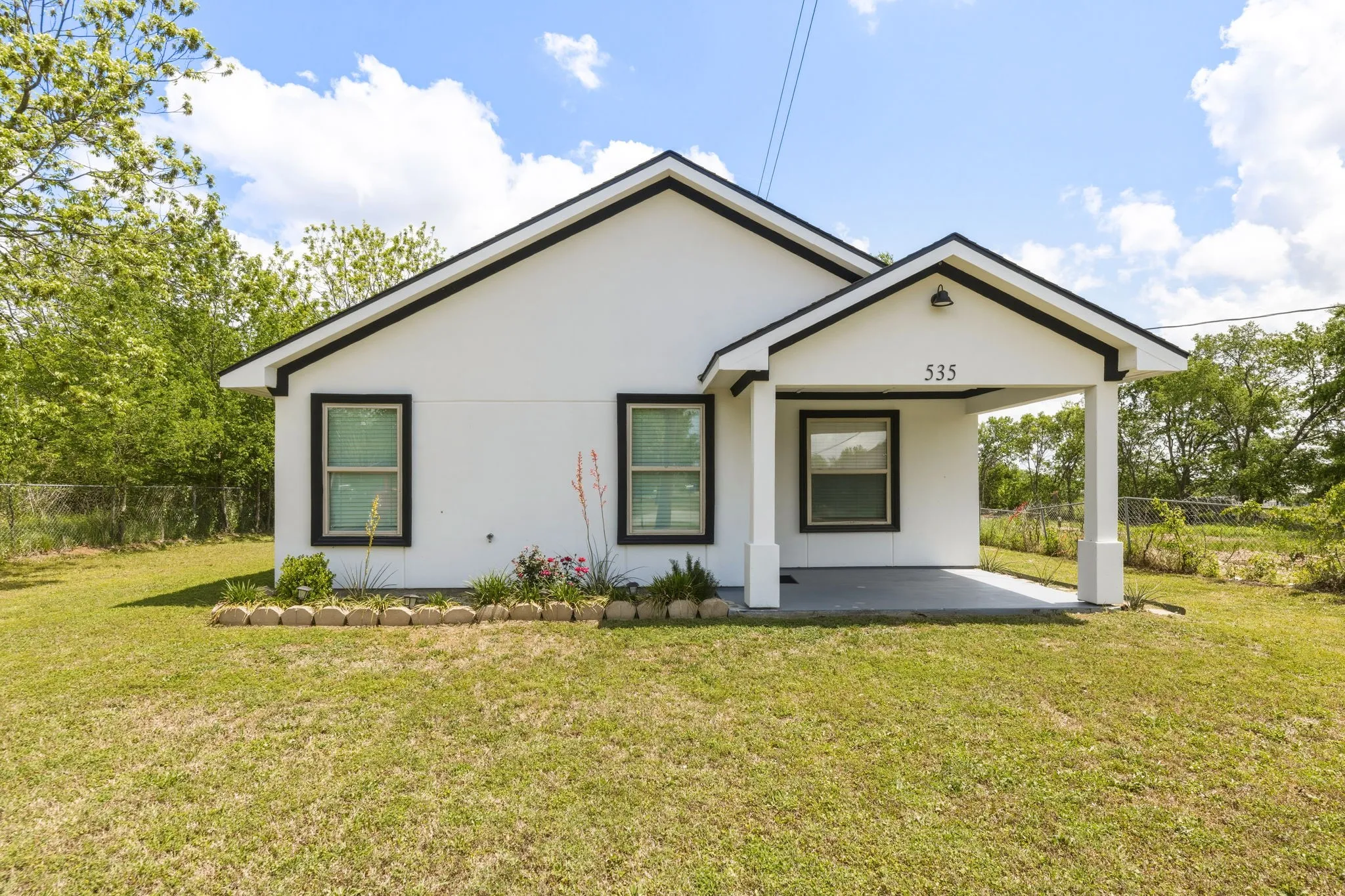 Single Family Residence For Sale in Limestone County , 535 S Belknap Street, Mexia, Texas 76667, 3 Bedroom, 2 Bathroom, Garage spaces, 1,312 Sqft, built in 2023, Preowned, mls#21238487, Real Estate Agent in Mexia, Homes For Sale in Limestone county, Homes For Sale in Mexia, Realtor in Mexia Texas, Real Estate Brokerage Independent Realty Texas, Luminita Cordes Realtor