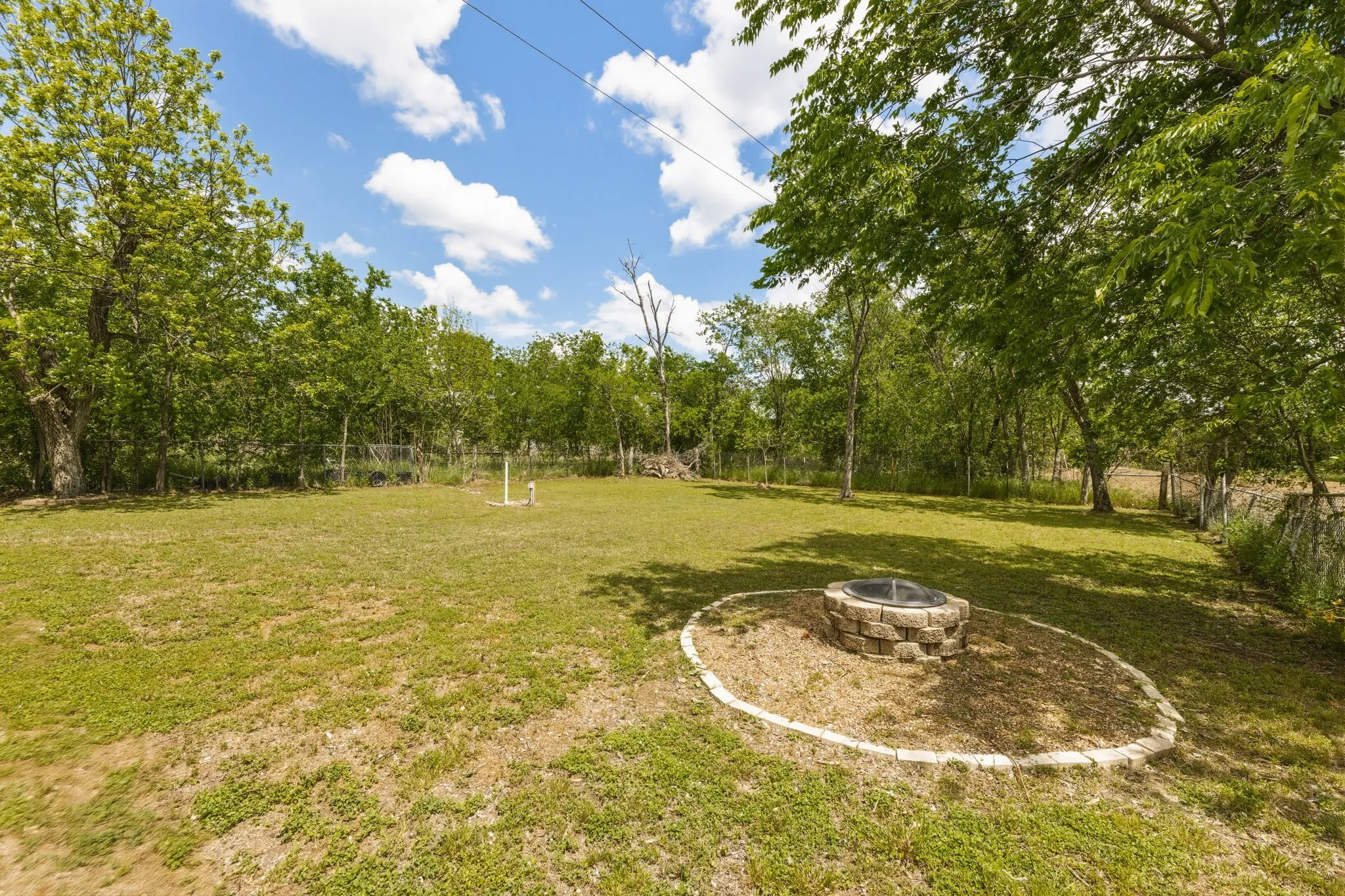 Single Family Residence For Sale in Limestone County , 535 S Belknap Street, Mexia, Texas 76667, 3 Bedroom, 2 Bathroom, Garage spaces, 1,312 Sqft, built in 2023, Preowned, mls#21238487, Real Estate Agent in Mexia, Homes For Sale in Limestone county, Homes For Sale in Mexia, Realtor in Mexia Texas, Real Estate Brokerage Independent Realty Texas, Luminita Cordes Realtor