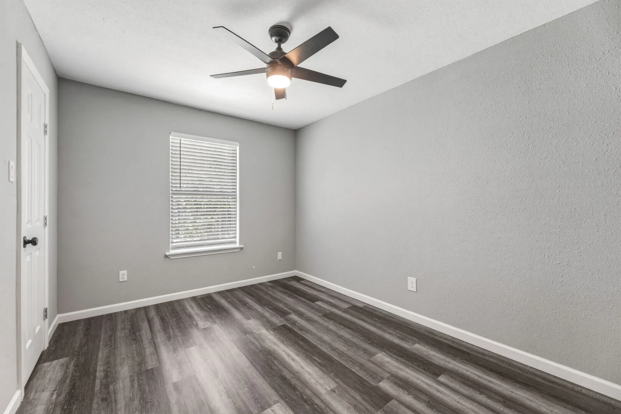 Single Family Residence For Sale in Limestone County , 535 S Belknap Street, Mexia, Texas 76667, 3 Bedroom, 2 Bathroom, Garage spaces, 1,312 Sqft, built in 2023, Preowned, mls#21238487, Real Estate Agent in Mexia, Homes For Sale in Limestone county, Homes For Sale in Mexia, Realtor in Mexia Texas, Real Estate Brokerage Independent Realty Texas, Luminita Cordes Realtor