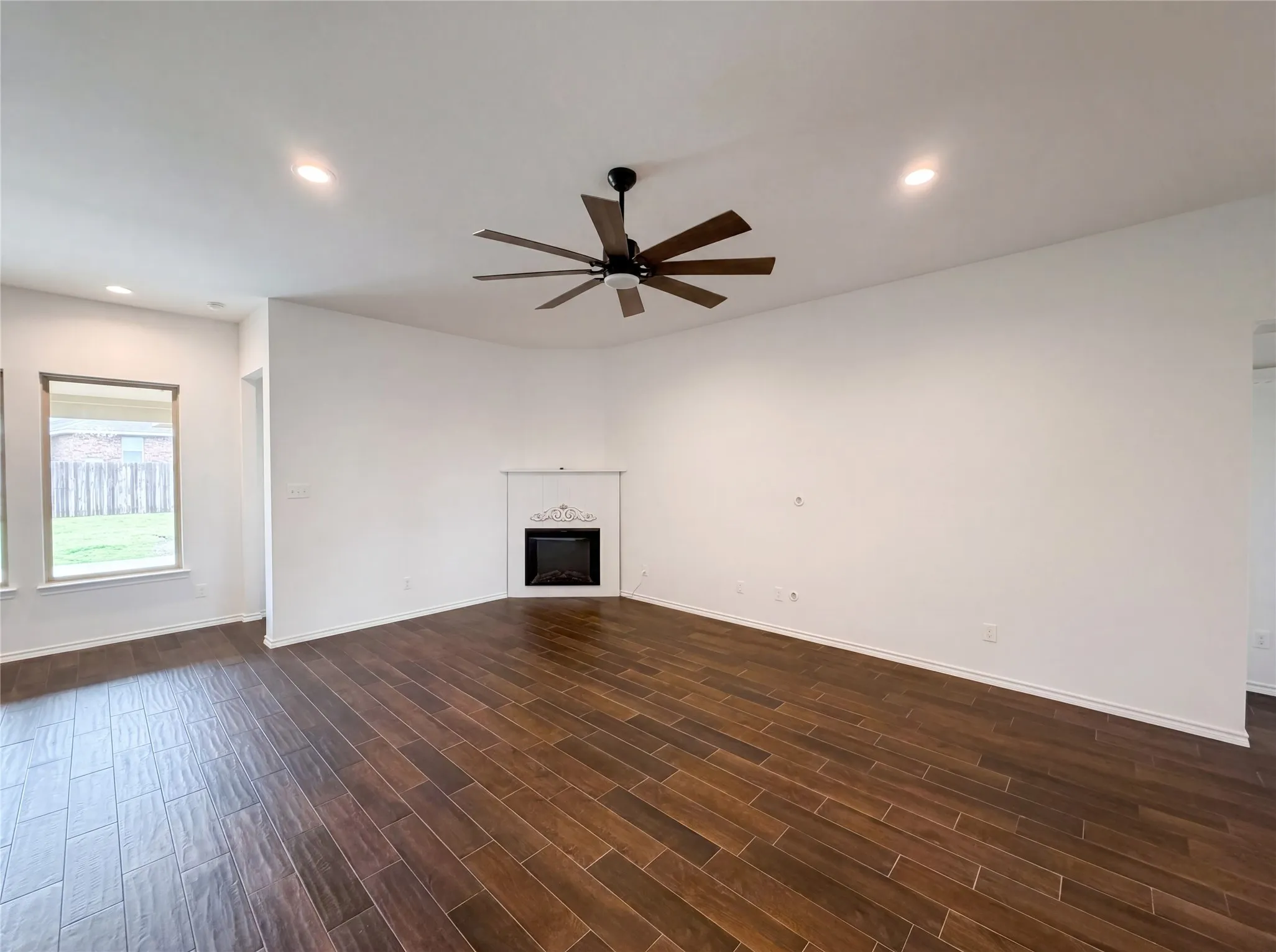Single Family Residence For Sale in Johnson County , 1631 Glade Meadows Drive, Burleson, Texas 76058, 4 Bedroom, 2 Bathroom, 2 Garage spaces, 1,781 Sqft, built in 2020, Preowned, mls#21250534, Real Estate Agent in Burleson, Homes For Sale in Johnson county, Homes For Sale in Burleson, Realtor in Burleson Texas, Real Estate Brokerage Independent Realty Texas, Luminita Cordes Realtor