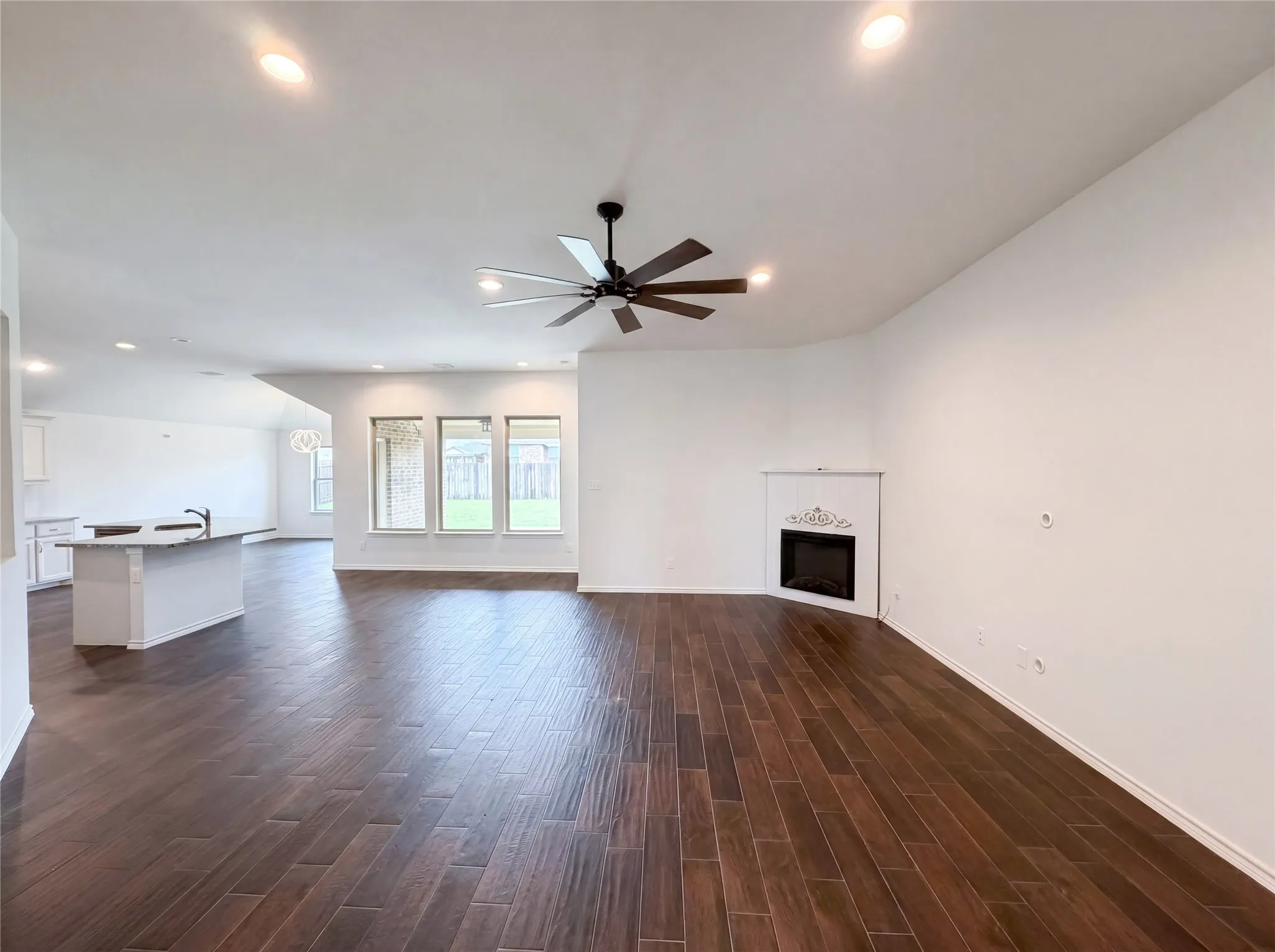 Single Family Residence For Sale in Johnson County , 1631 Glade Meadows Drive, Burleson, Texas 76058, 4 Bedroom, 2 Bathroom, 2 Garage spaces, 1,781 Sqft, built in 2020, Preowned, mls#21250534, Real Estate Agent in Burleson, Homes For Sale in Johnson county, Homes For Sale in Burleson, Realtor in Burleson Texas, Real Estate Brokerage Independent Realty Texas, Luminita Cordes Realtor