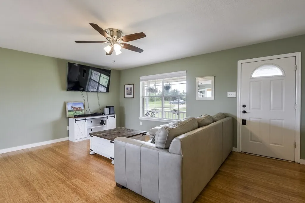 Single Family Residence For Sale in Ellis County , 339 Meadow Lane, Red Oak, Texas 75154, 2 Bedroom, 2 Bathroom, Garage spaces, 1,650 Sqft, built in 1994, Preowned, mls#21250541, Real Estate Agent in Red Oak, Homes For Sale in Ellis county, Homes For Sale in Red Oak, Realtor in Red Oak Texas, Real Estate Brokerage Independent Realty Texas, Luminita Cordes Realtor