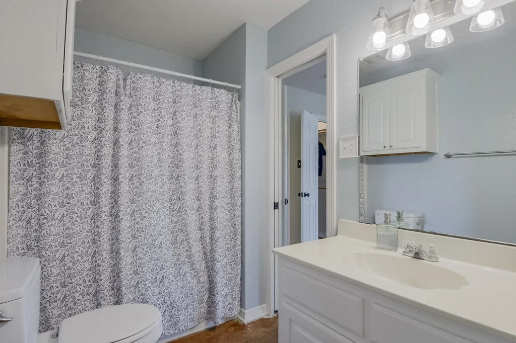 Single Family Residence For Sale in Ellis County , 339 Meadow Lane, Red Oak, Texas 75154, 2 Bedroom, 2 Bathroom, Garage spaces, 1,650 Sqft, built in 1994, Preowned, mls#21250541, Real Estate Agent in Red Oak, Homes For Sale in Ellis county, Homes For Sale in Red Oak, Realtor in Red Oak Texas, Real Estate Brokerage Independent Realty Texas, Luminita Cordes Realtor