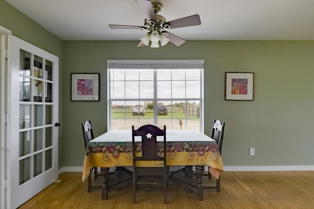Single Family Residence For Sale in Ellis County , 339 Meadow Lane, Red Oak, Texas 75154, 2 Bedroom, 2 Bathroom, Garage spaces, 1,650 Sqft, built in 1994, Preowned, mls#21250541, Real Estate Agent in Red Oak, Homes For Sale in Ellis county, Homes For Sale in Red Oak, Realtor in Red Oak Texas, Real Estate Brokerage Independent Realty Texas, Luminita Cordes Realtor